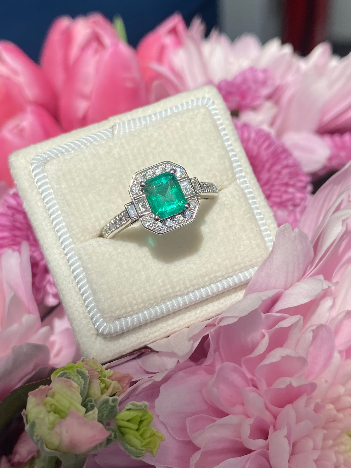 0.87 Carat Colombian Emerald and 0.46 ctw Natural Diamond Ring in Platinum