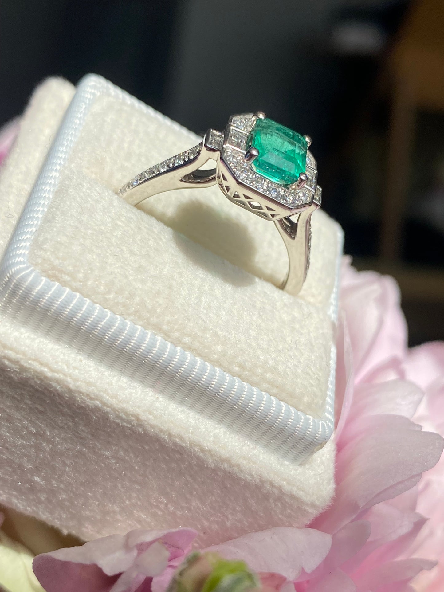 0.87 Carat Colombian Emerald and 0.46 ctw Natural Diamond Ring in Platinum
