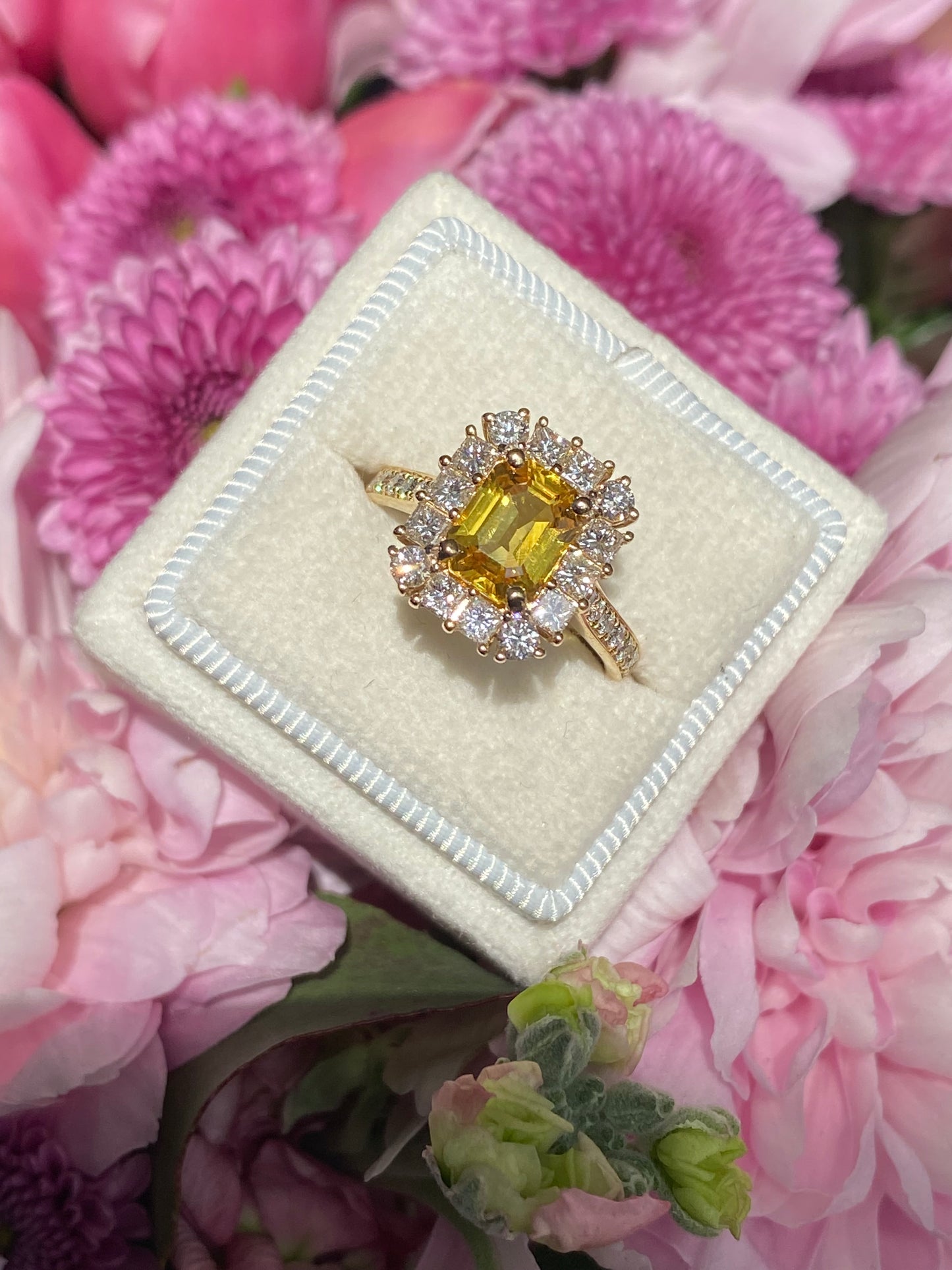 1.91 Carat Yellow Sapphire and 1.04 ctw Natural Diamond Ring in 18ct Yellow Gold