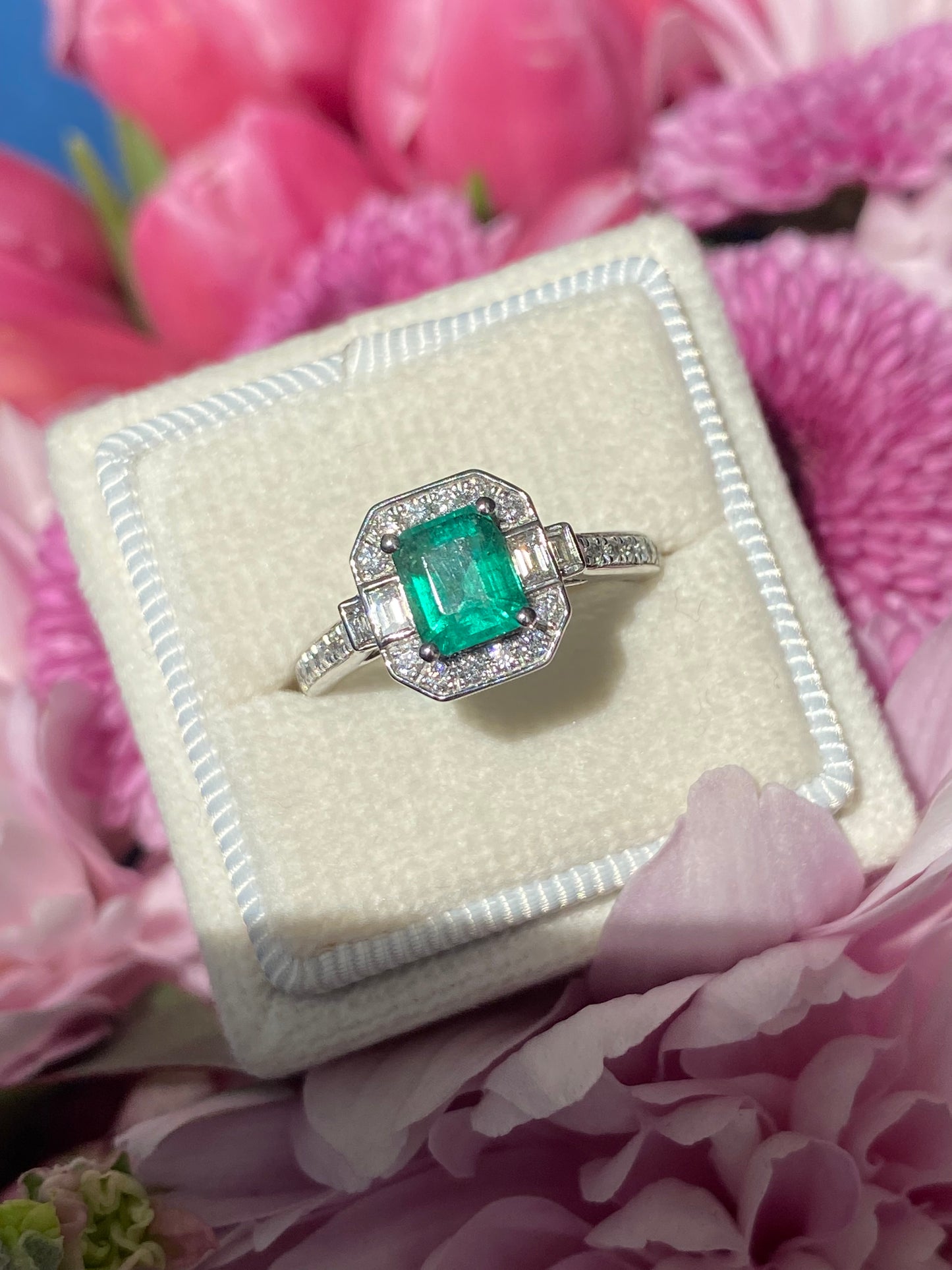 0.87 Carat Colombian Emerald and 0.46 ctw Natural Diamond Ring in Platinum