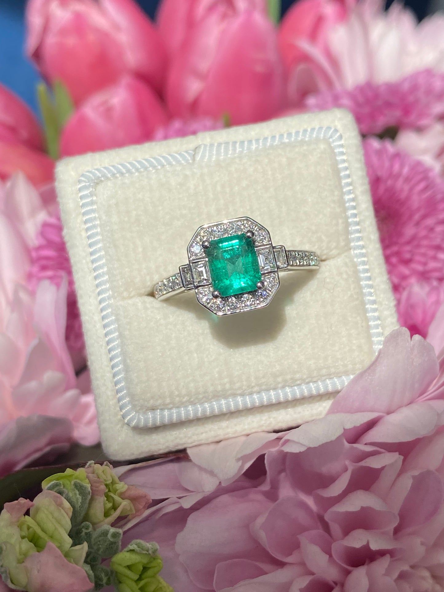 0.87 Carat Colombian Emerald and 0.46 ctw Natural Diamond Ring in Platinum