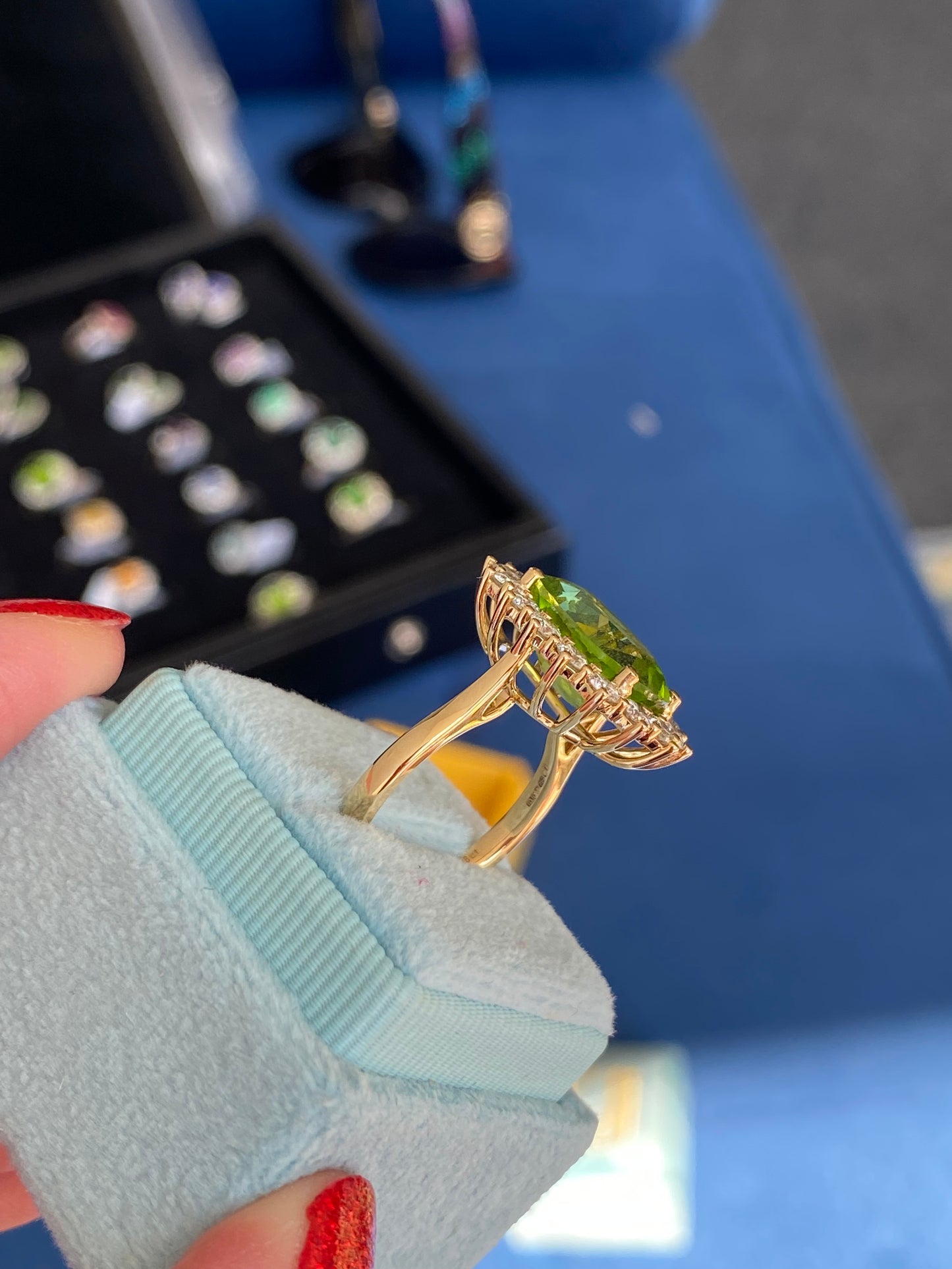 6.27 Carat Peridot and 1.28ctw Natural Diamond Ring in 18ct Yellow Gold