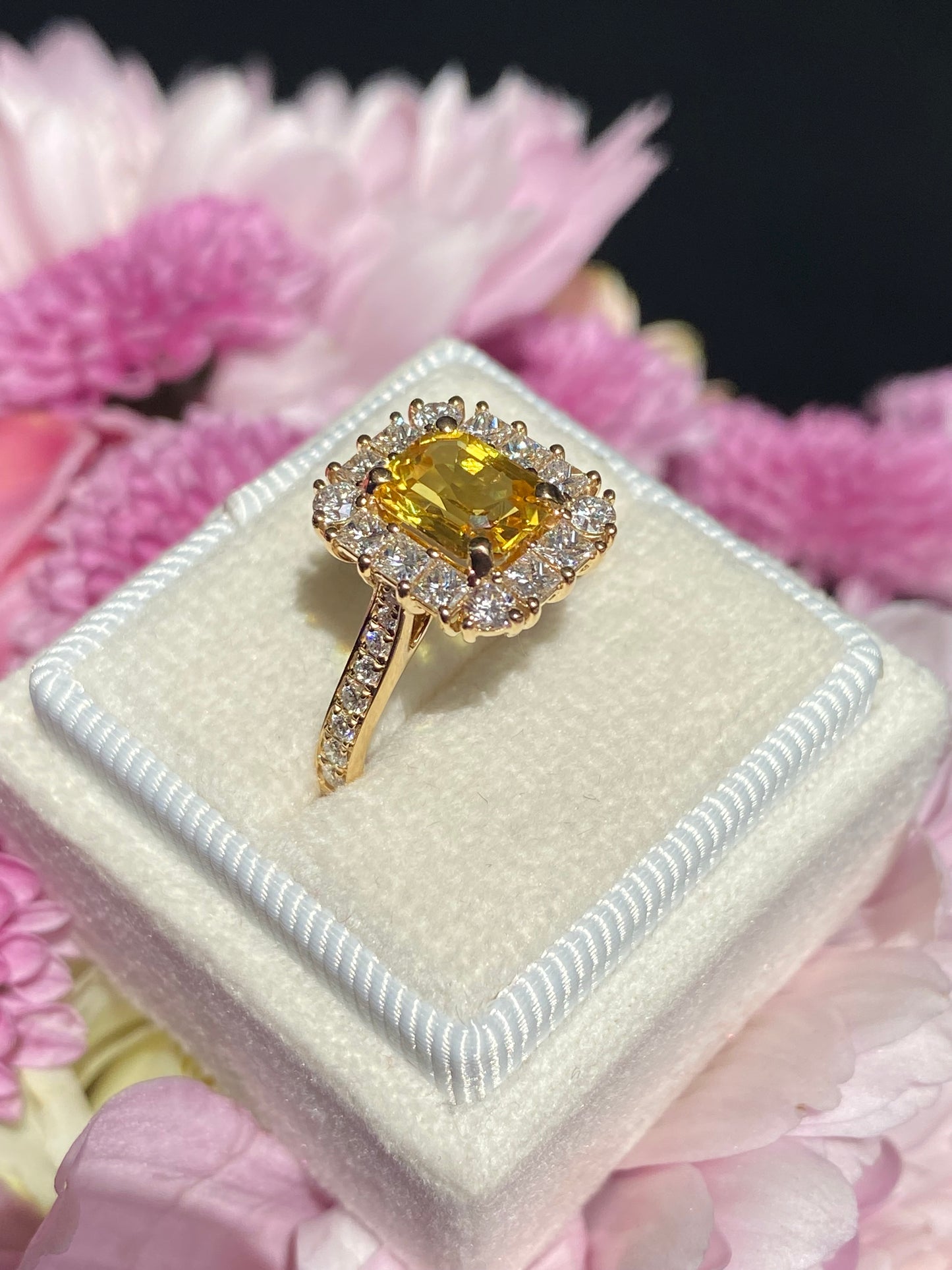 1.91 Carat Yellow Sapphire and 1.04 ctw Natural Diamond Ring in 18ct Yellow Gold