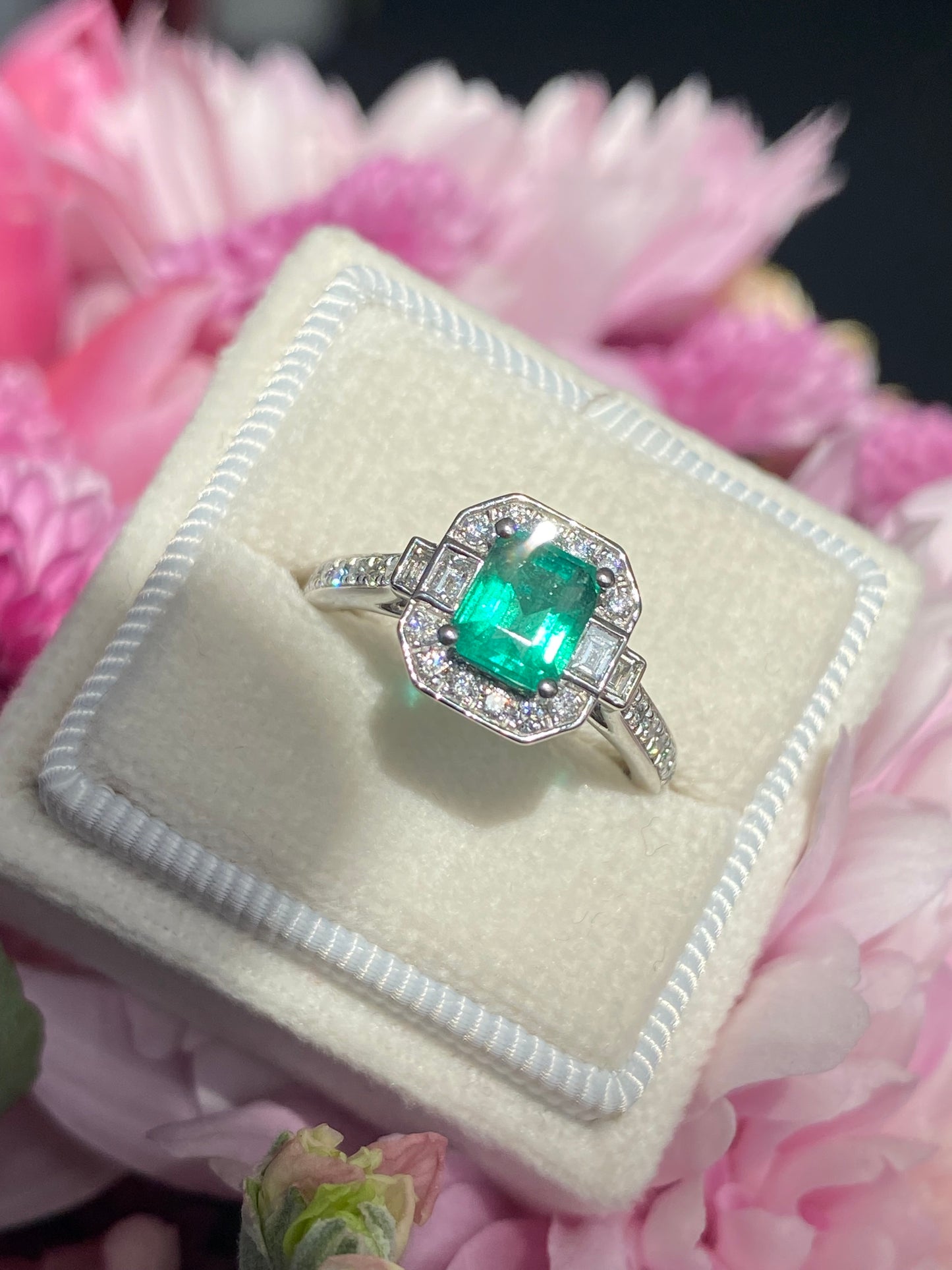 0.87 Carat Colombian Emerald and 0.46 ctw Natural Diamond Ring in Platinum