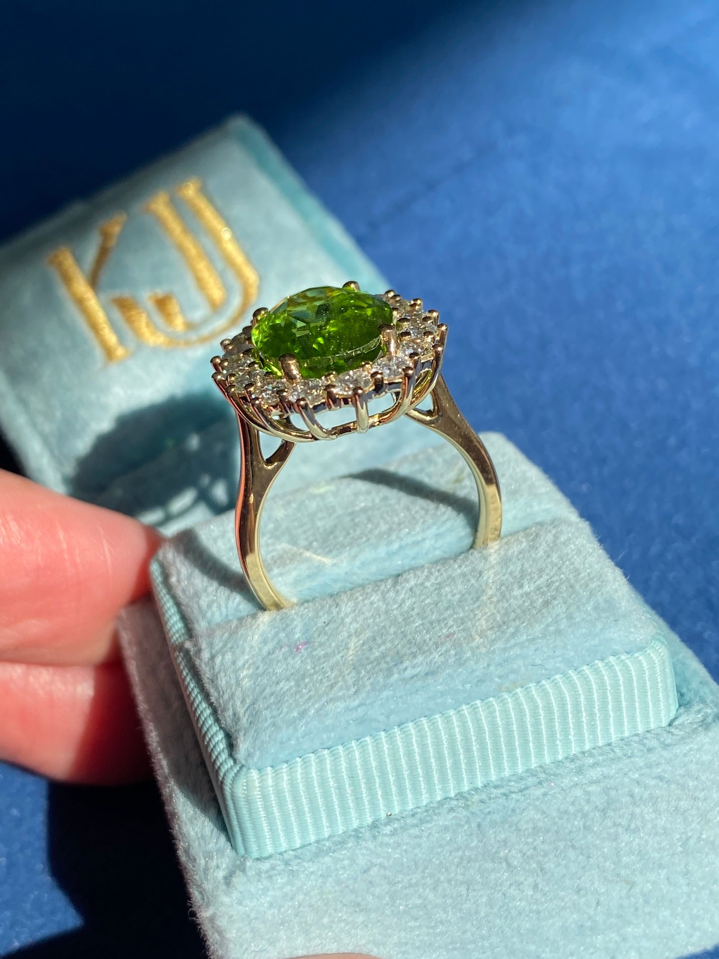 6.27 Carat Peridot and 1.28ctw Natural Diamond Ring in 18ct Yellow Gold