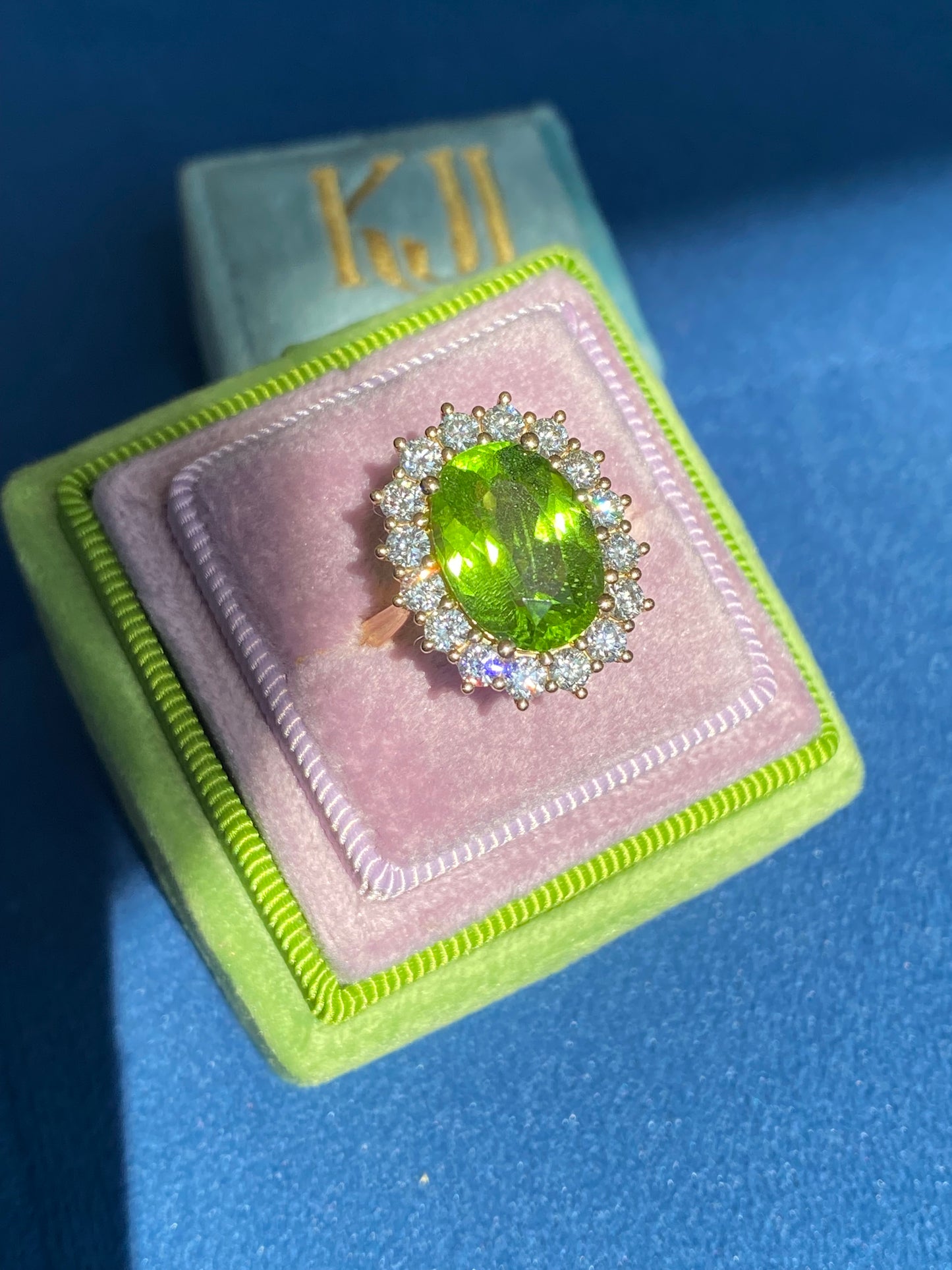 6.27 Carat Peridot and 1.28ctw Natural Diamond Ring in 18ct Yellow Gold