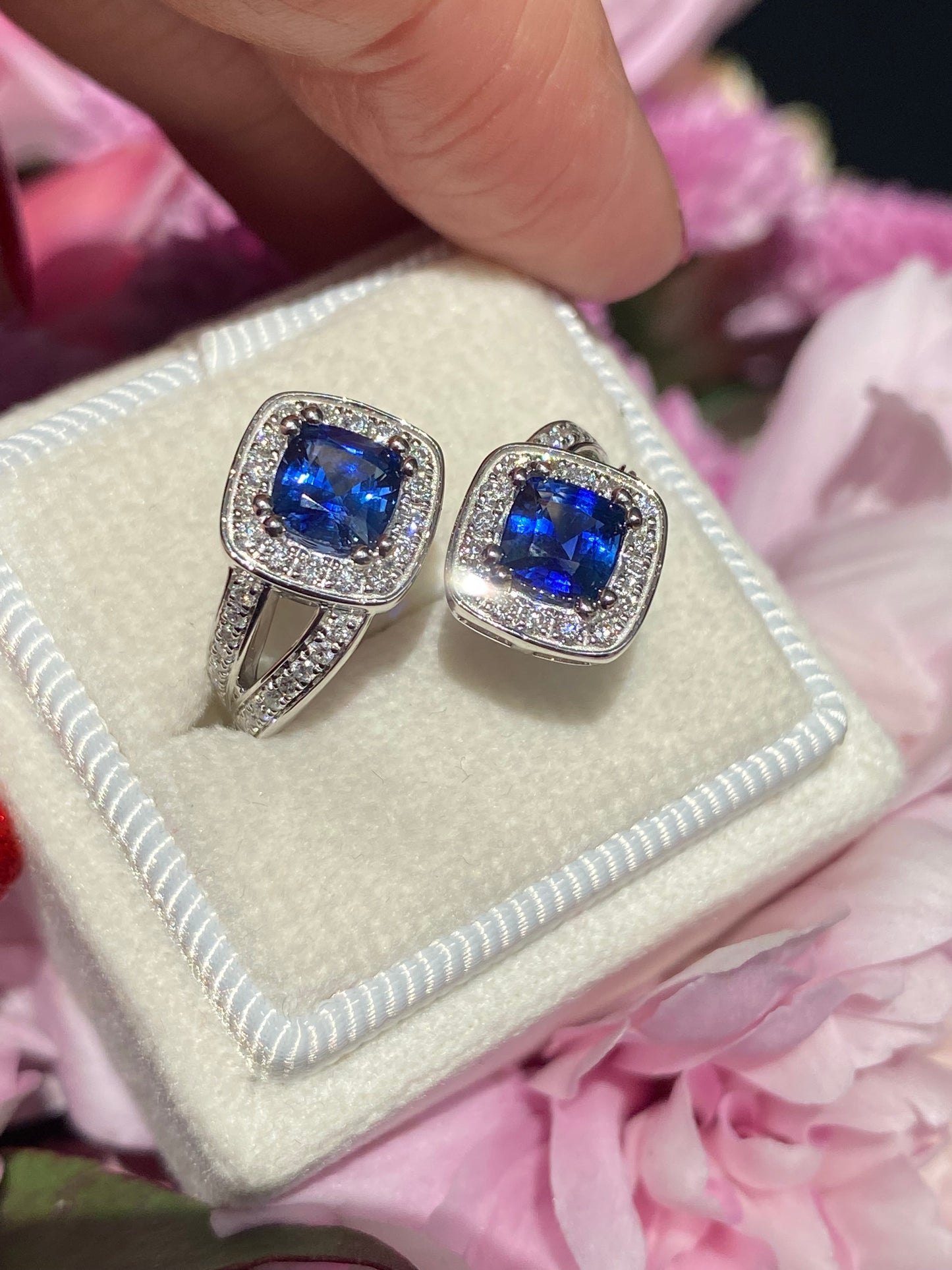 1.48ctw Ceylon Sapphire and 0.45ctw Natural Diamond Toi et Moi Ring in Platinum