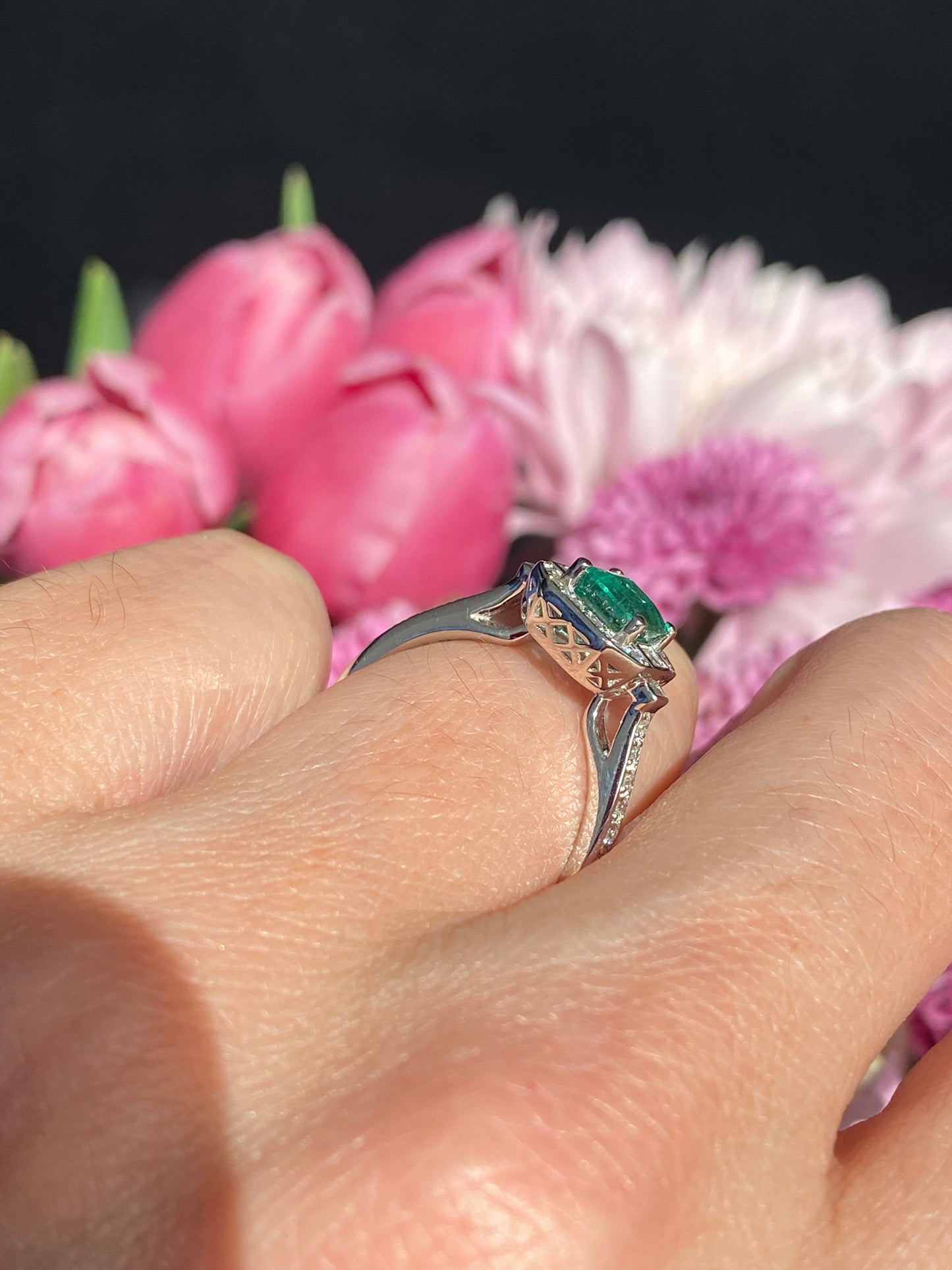 0.87 Carat Colombian Emerald and 0.46 ctw Natural Diamond Ring in Platinum