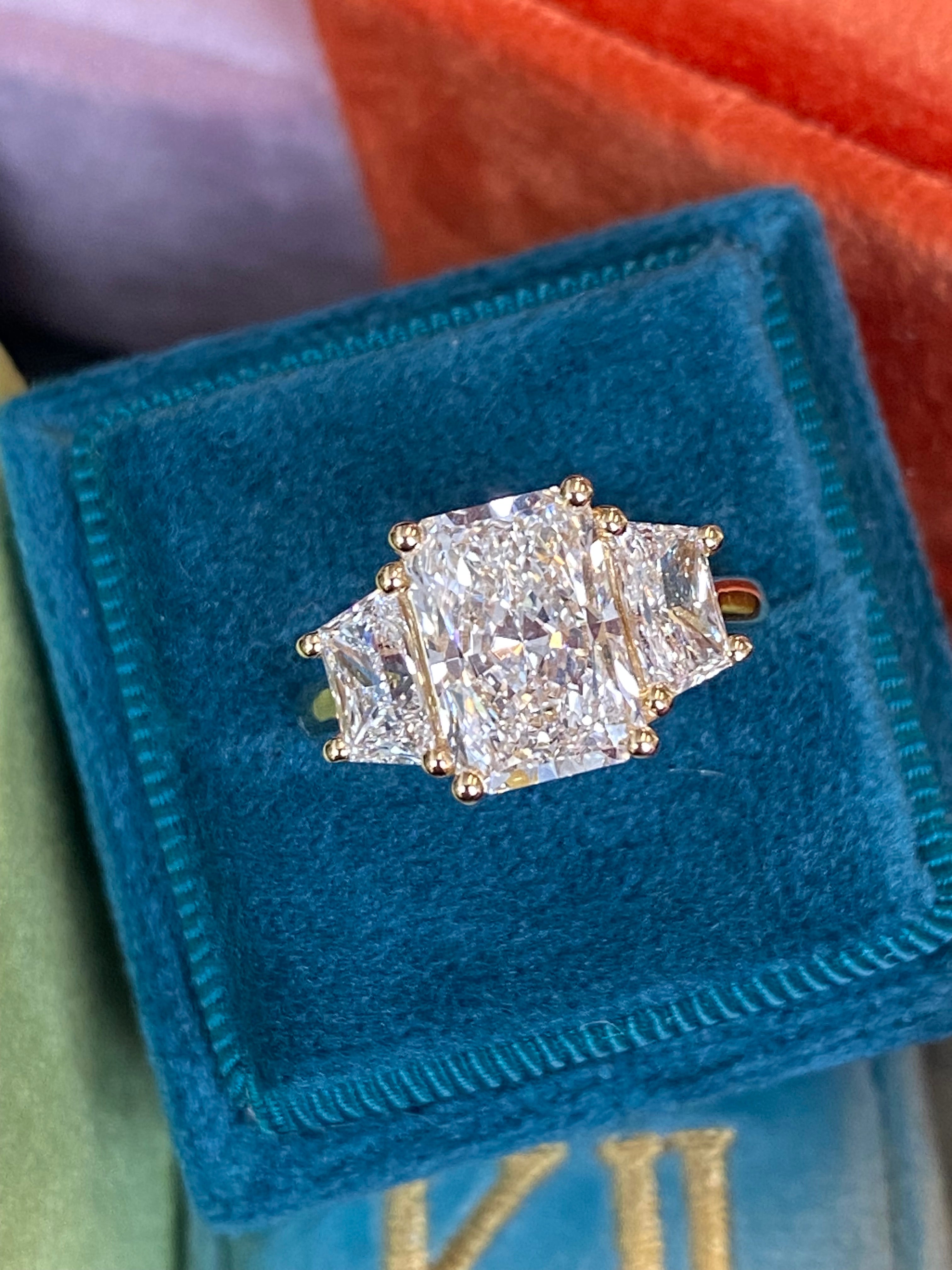 4.28 CTW Radiant Cut D Colour VS2 Lab Diamond Engagement Ring in 18ct Yellow Gold