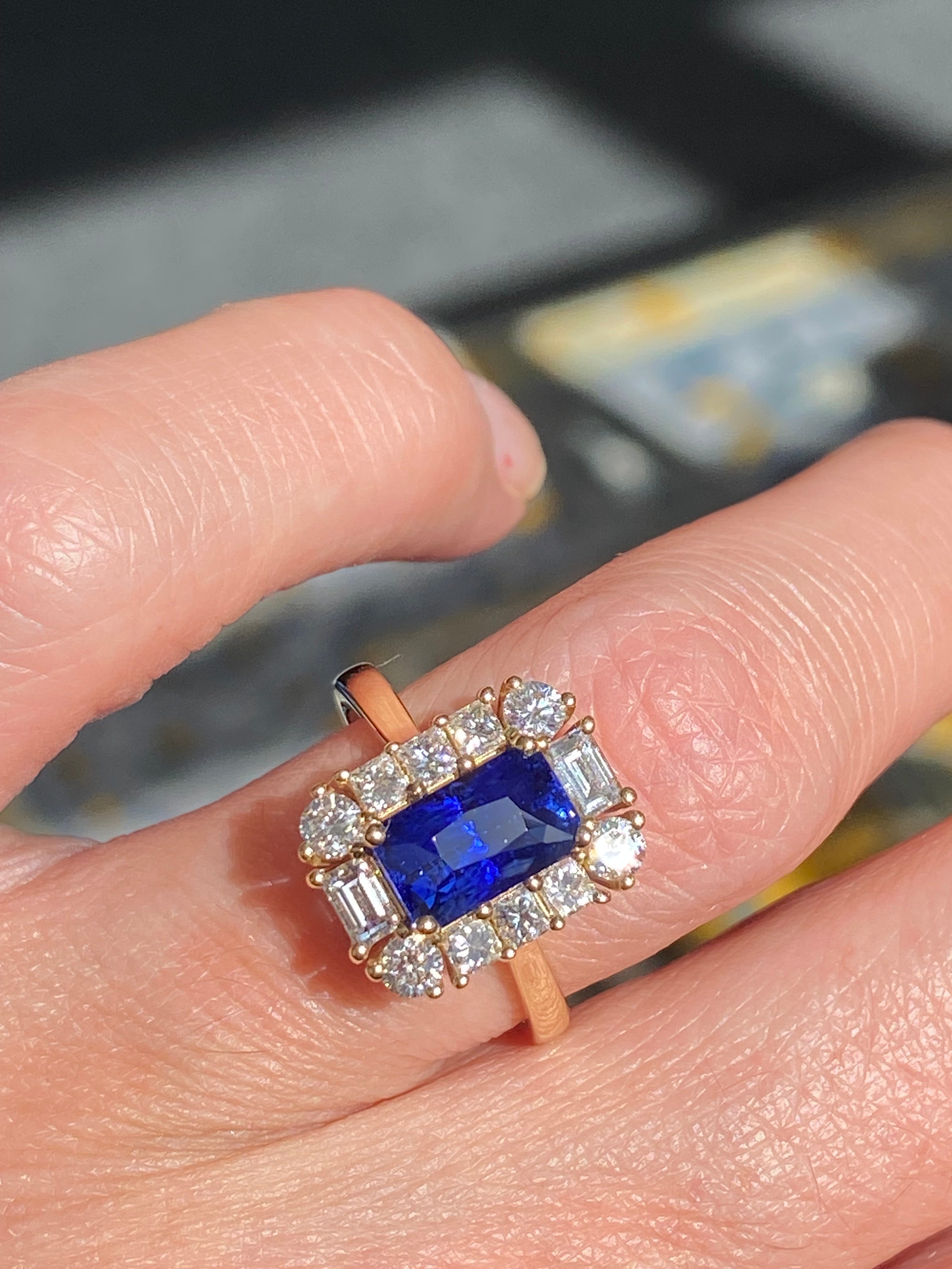 2.55 Carat Radiant Cut Ceylon Sapphire and 0.90 CTW Natural Diamond Ring in 18ct Yellow Gold