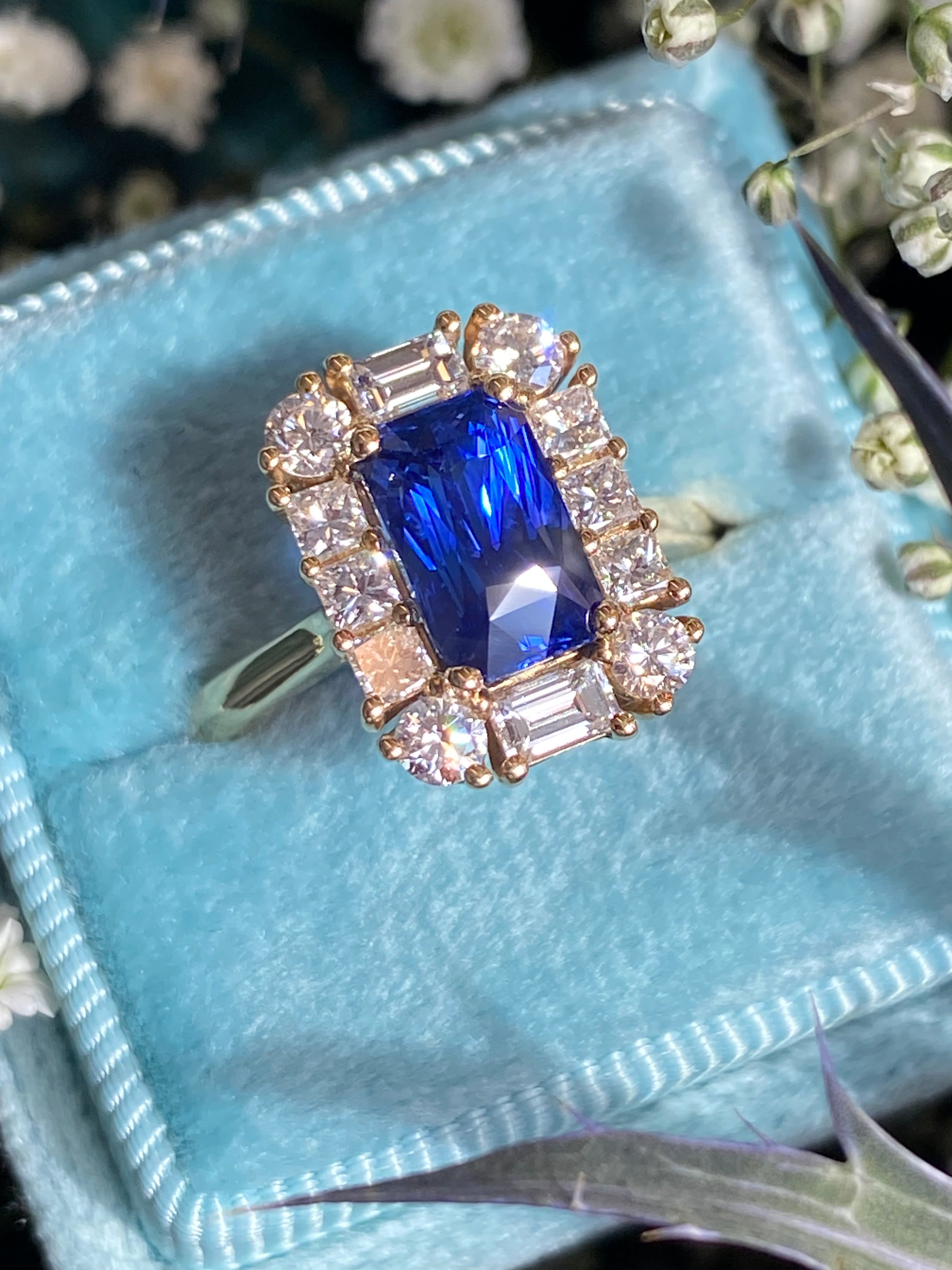 2.55 Carat Radiant Cut Ceylon Sapphire and 0.90 CTW Natural Diamond Ring in 18ct Yellow Gold