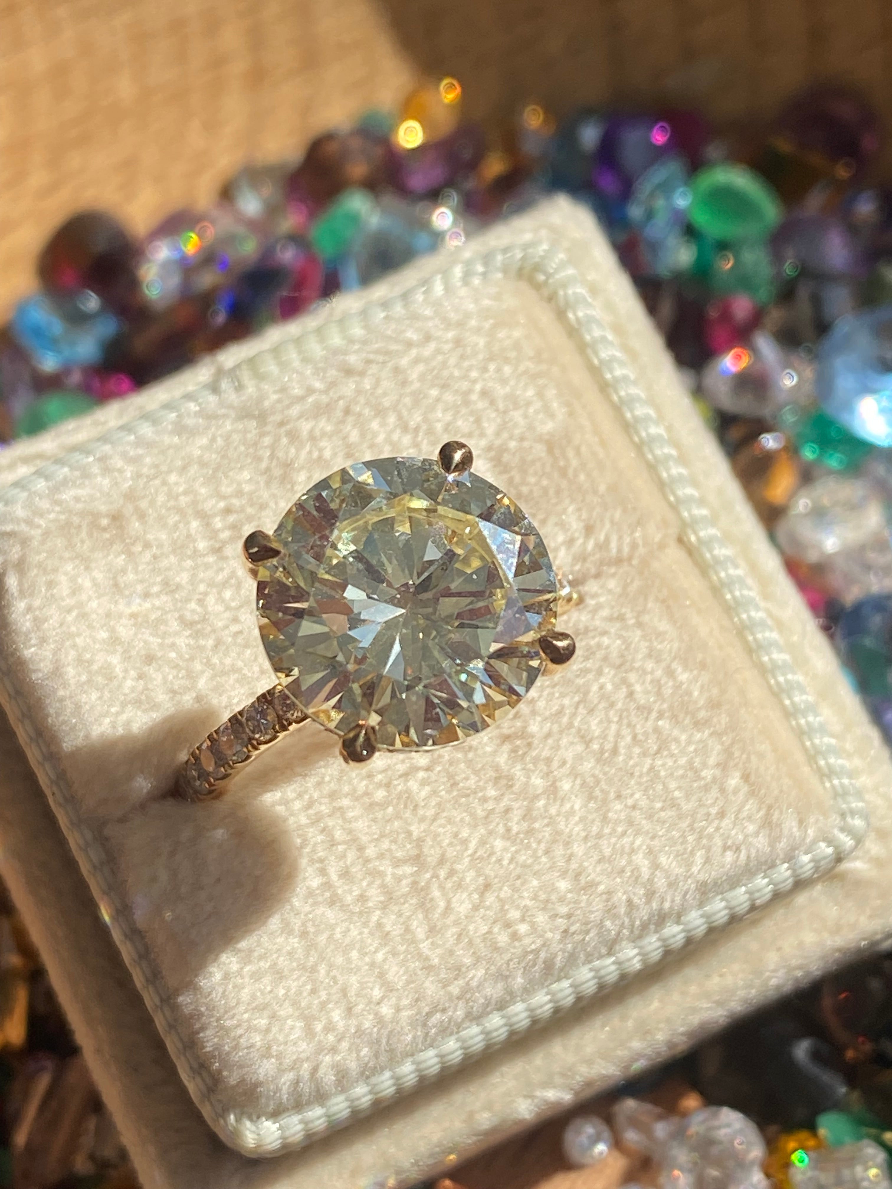 6.05 Carat Natural Fancy Yellow Diamond Solitaire Diamond Engagement Ring in 18ct Yellow Gold