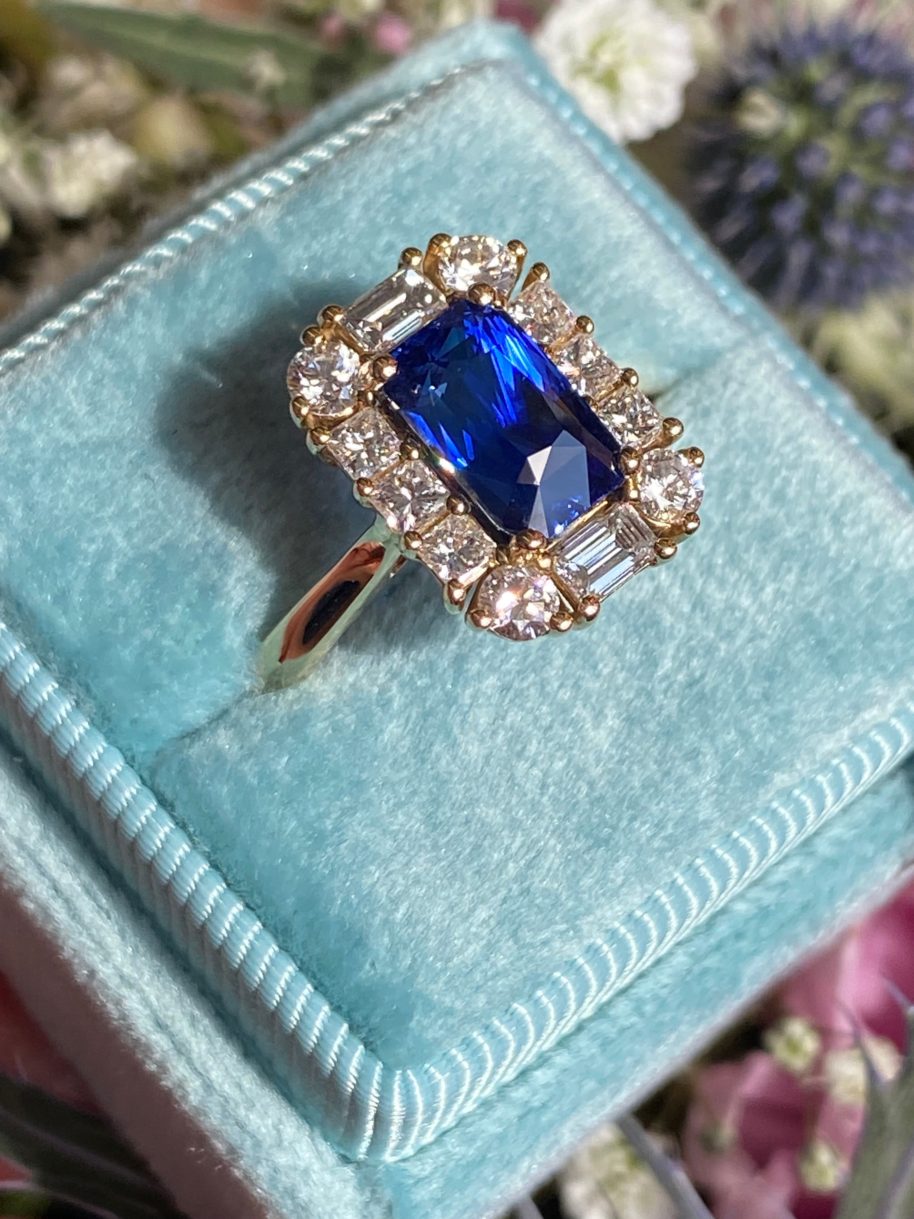 2.55 Carat Radiant Cut Ceylon Sapphire and 0.90 CTW Natural Diamond Ring in 18ct Yellow Gold