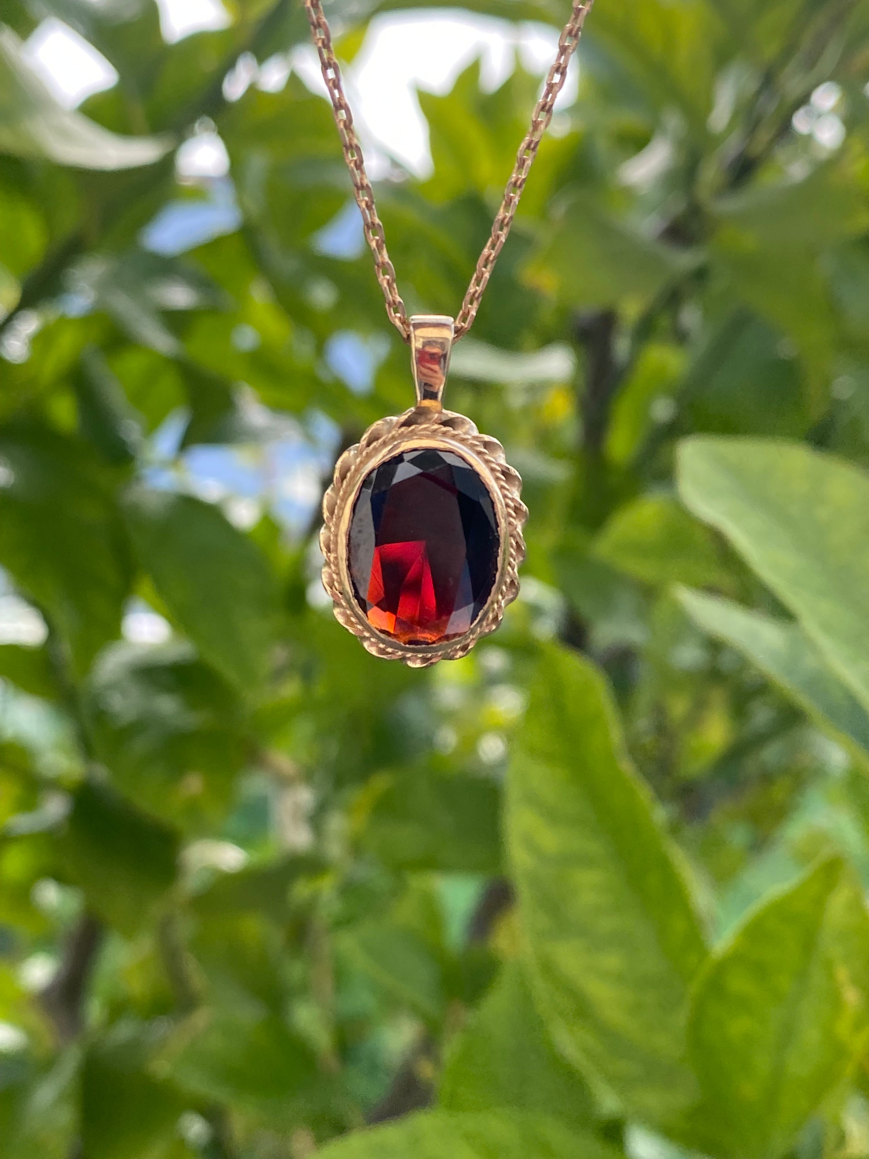 Vintage 10.00 Carat Garnet Pendant Necklace in 9ct Yellow Gold