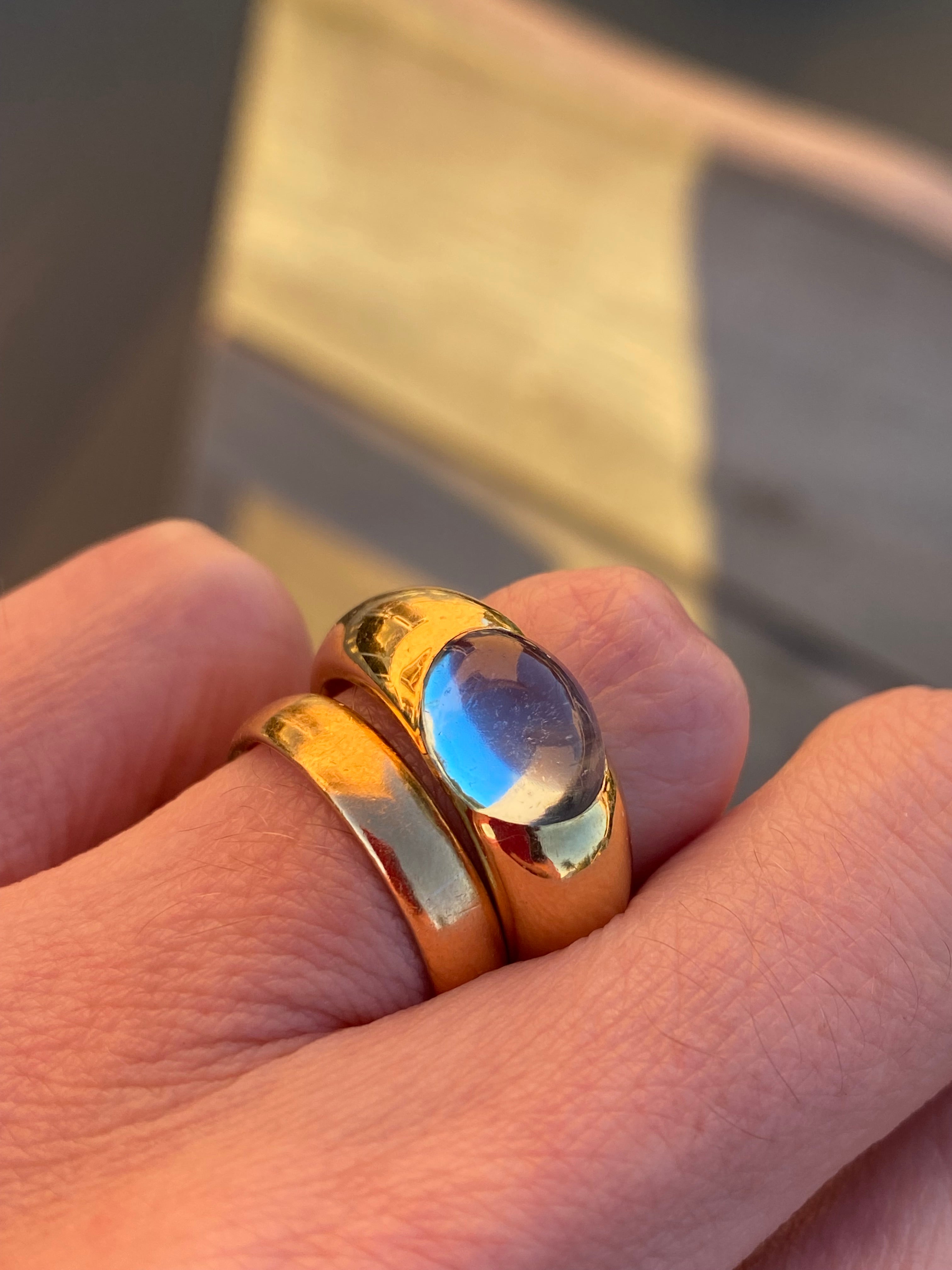 3.00 Carat East West Oval Cabochon Cut Aquamarine Vintage Solitaire Ring in 18ct Yellow Gold