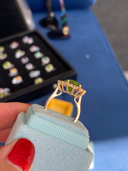 6.27 Carat Peridot and 1.28ctw Natural Diamond Ring in 18ct Yellow Gold