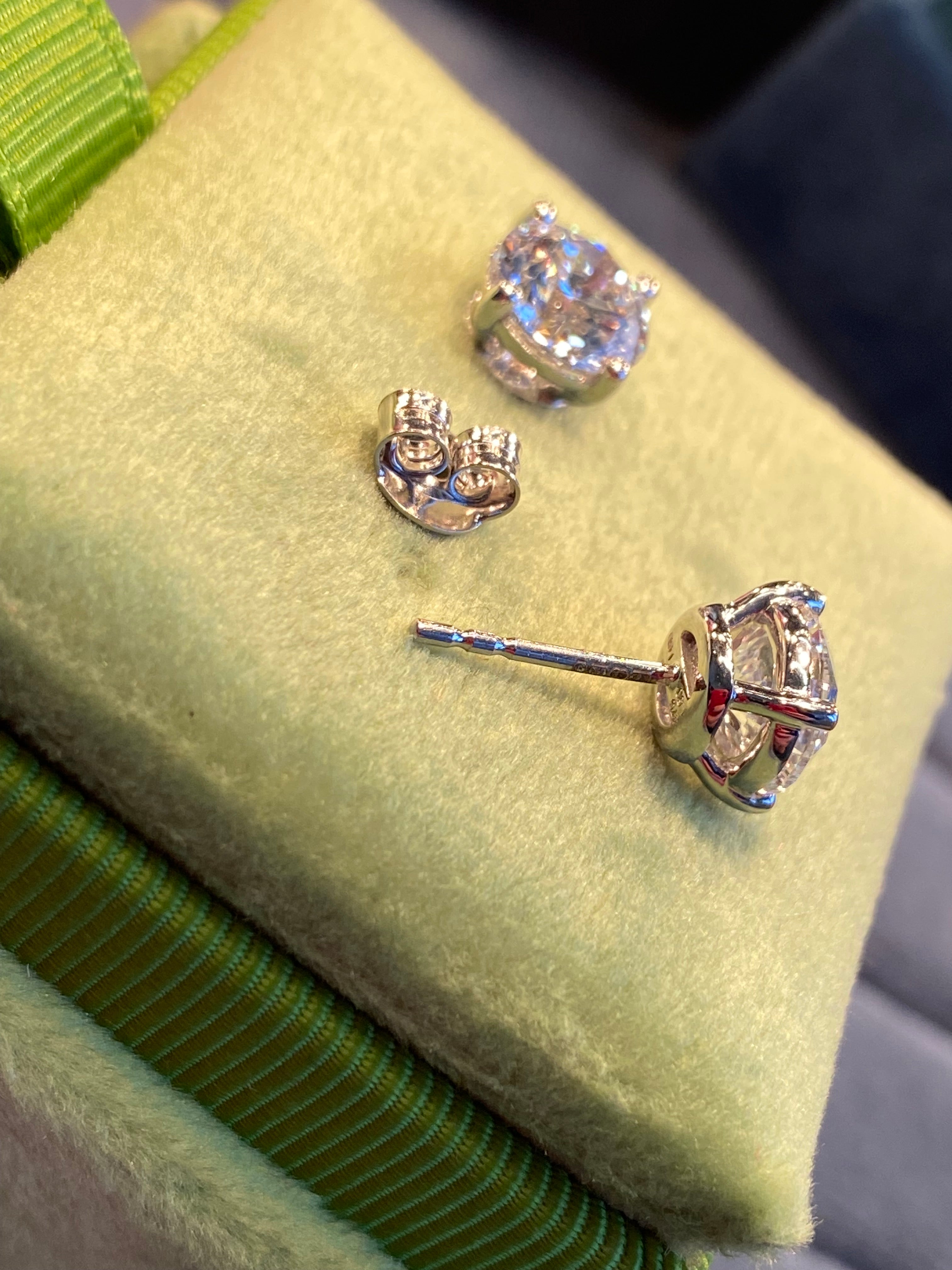 3.00ctw Round Brilliant Lab Grown Diamond Stud Earrings in 9ct White / Yellow Gold, F/G Colour / VS Clarity