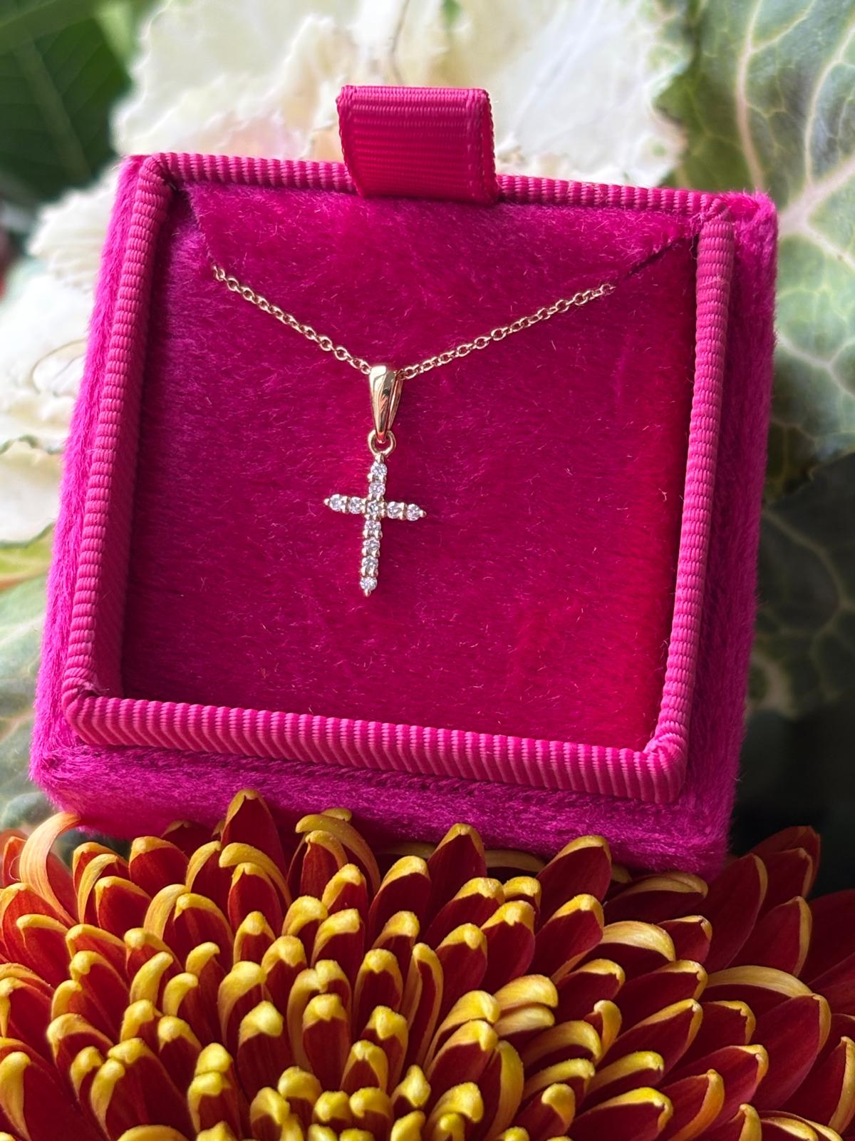 Beautiful Natural Diamond Cross in 18ct Yellow Gold
