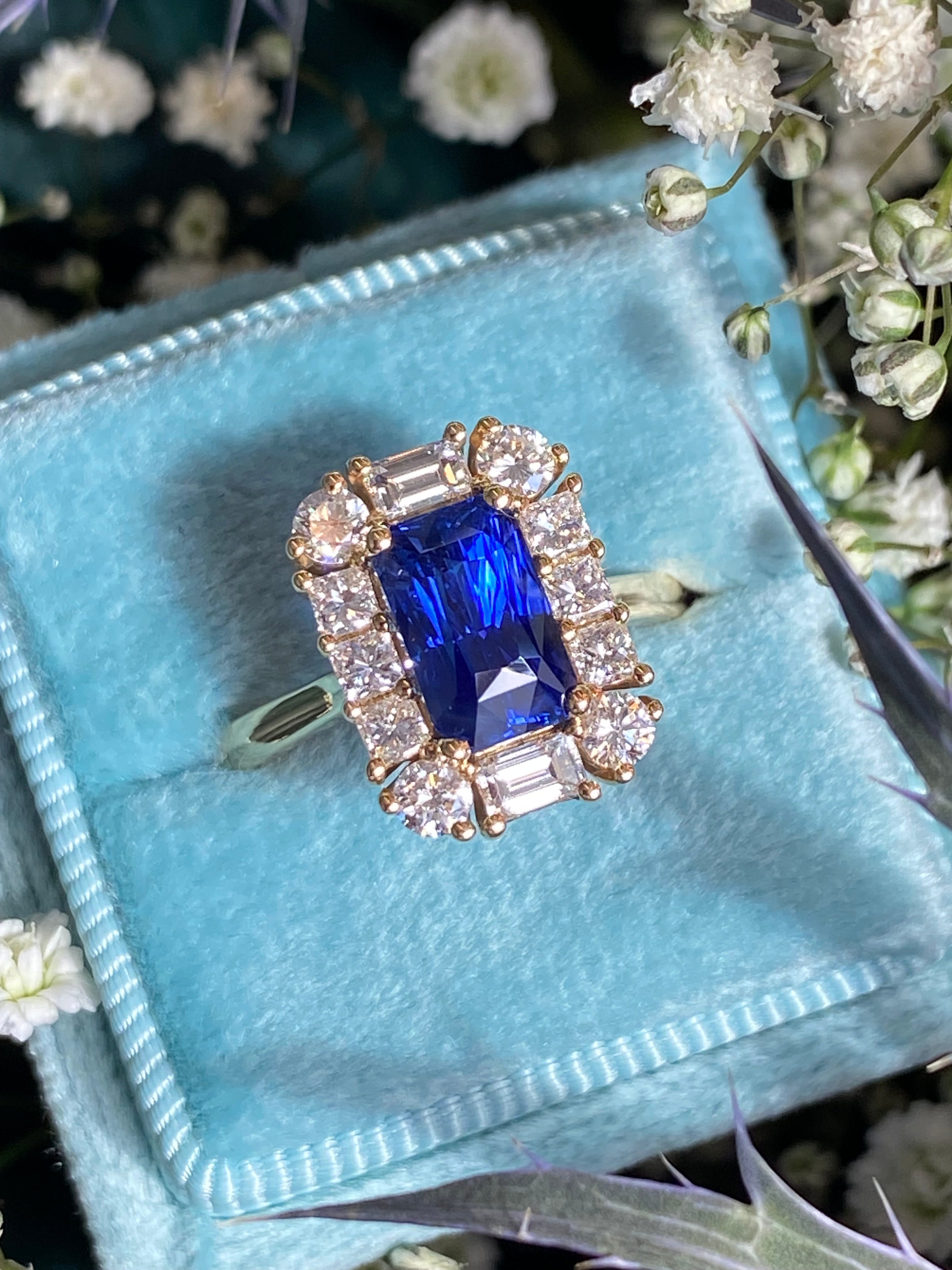 2.55 Carat Radiant Cut Ceylon Sapphire and 0.90 CTW Natural Diamond Ring in 18ct Yellow Gold