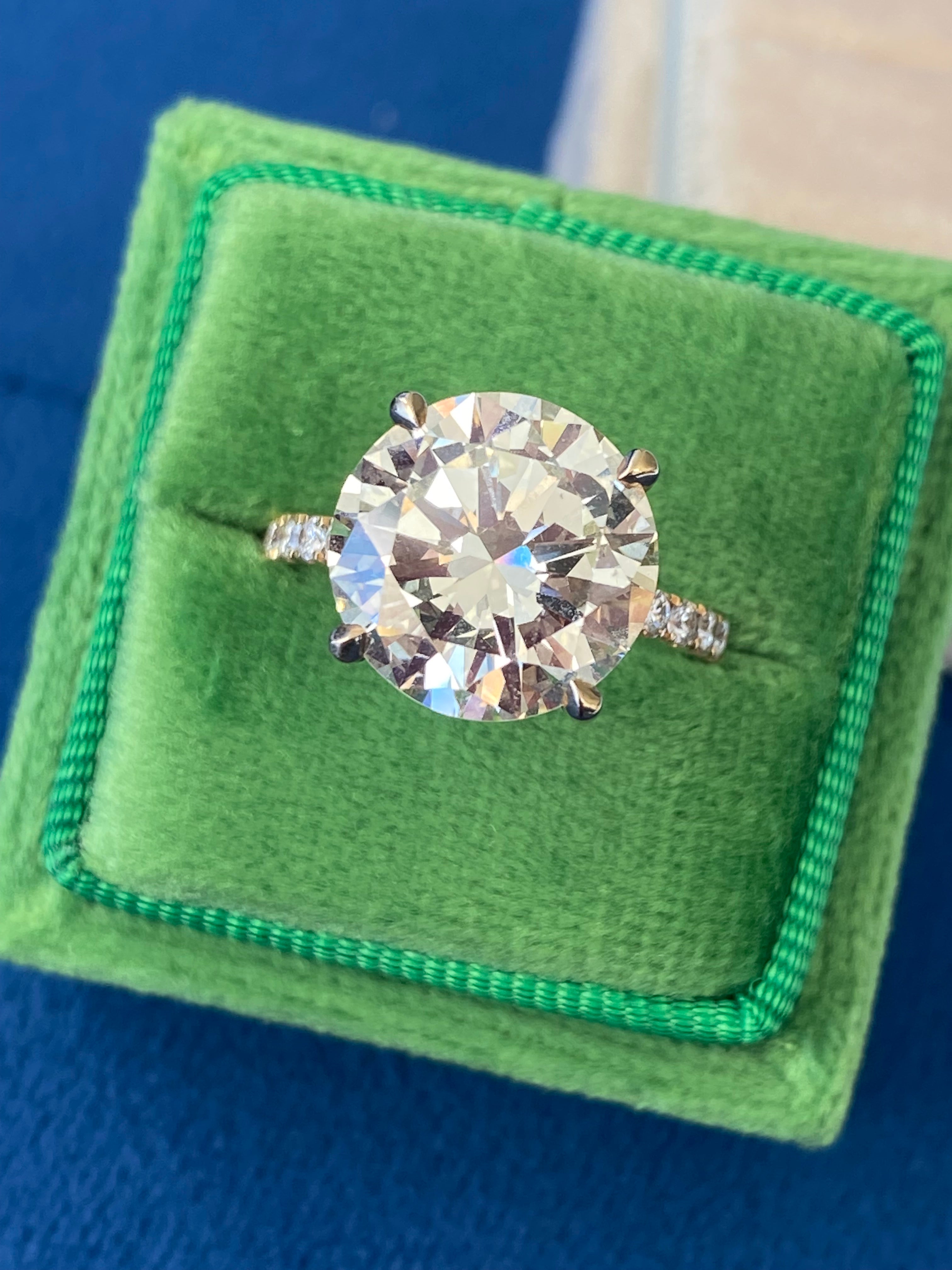 6.05 Carat Natural Fancy Yellow Diamond Solitaire Diamond Engagement Ring in 18ct Yellow Gold