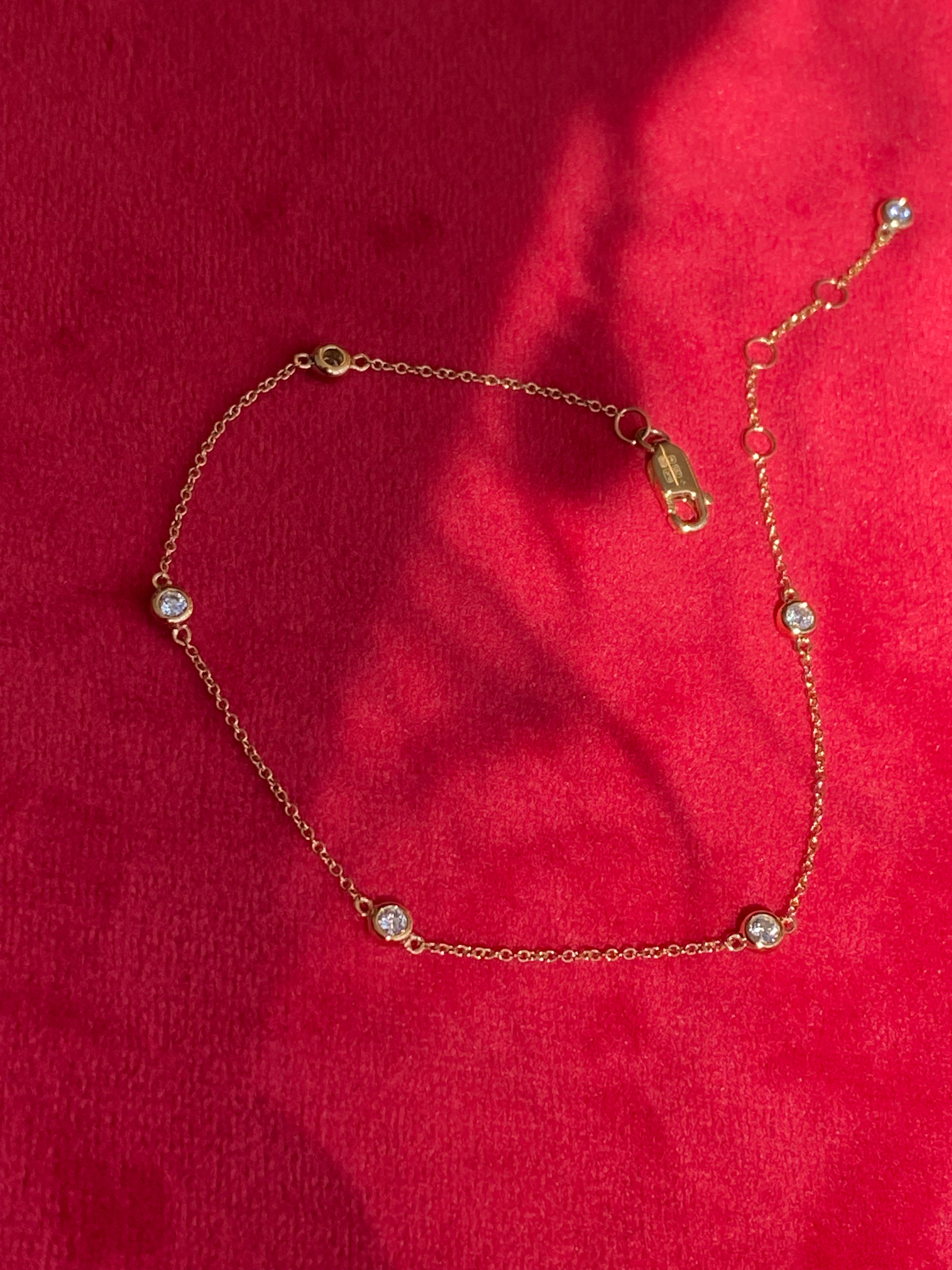 Beautiful Natural Diamond Bracelet in 18ct Yellow Gold