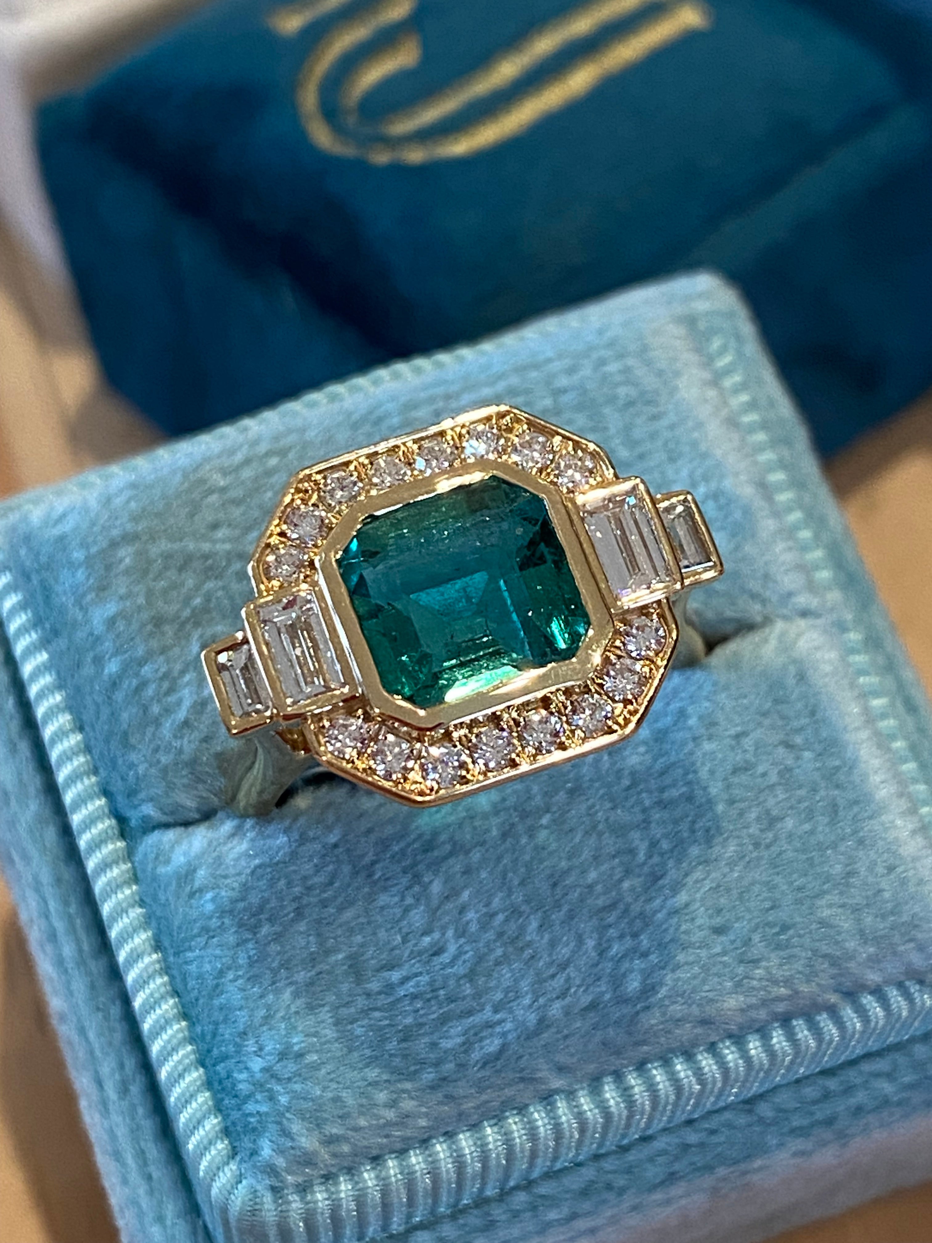 2.78 Carat Emerald and 0.71ctw Natural Diamond Ring in 18ct Yellow Gold