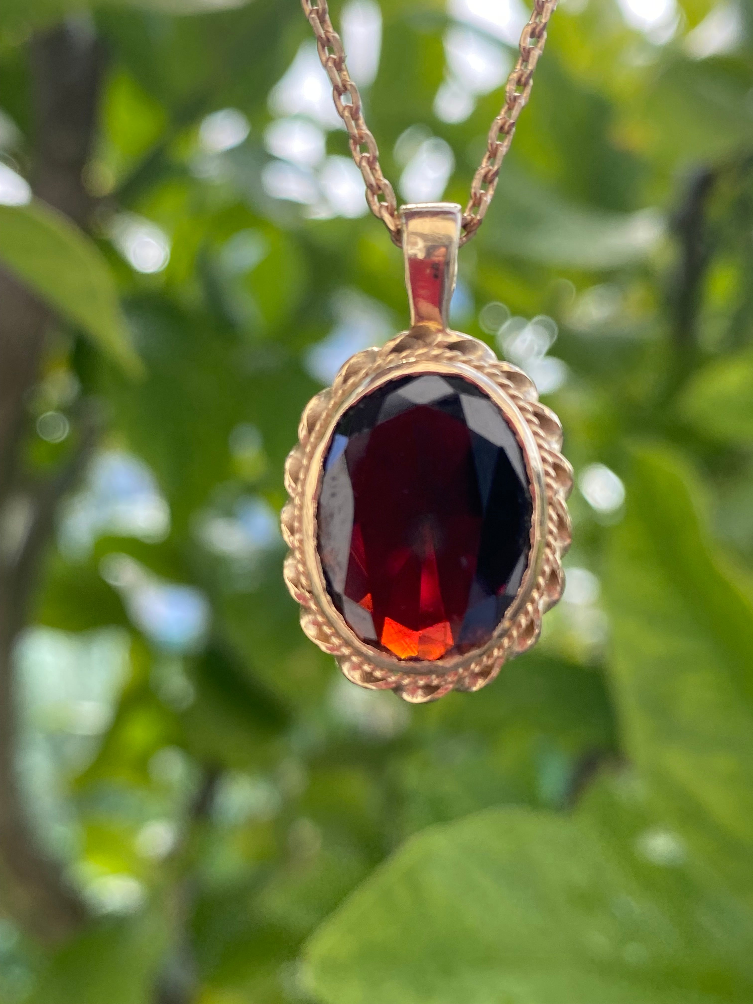 Vintage 10.00 Carat Garnet Pendant Necklace in 9ct Yellow Gold