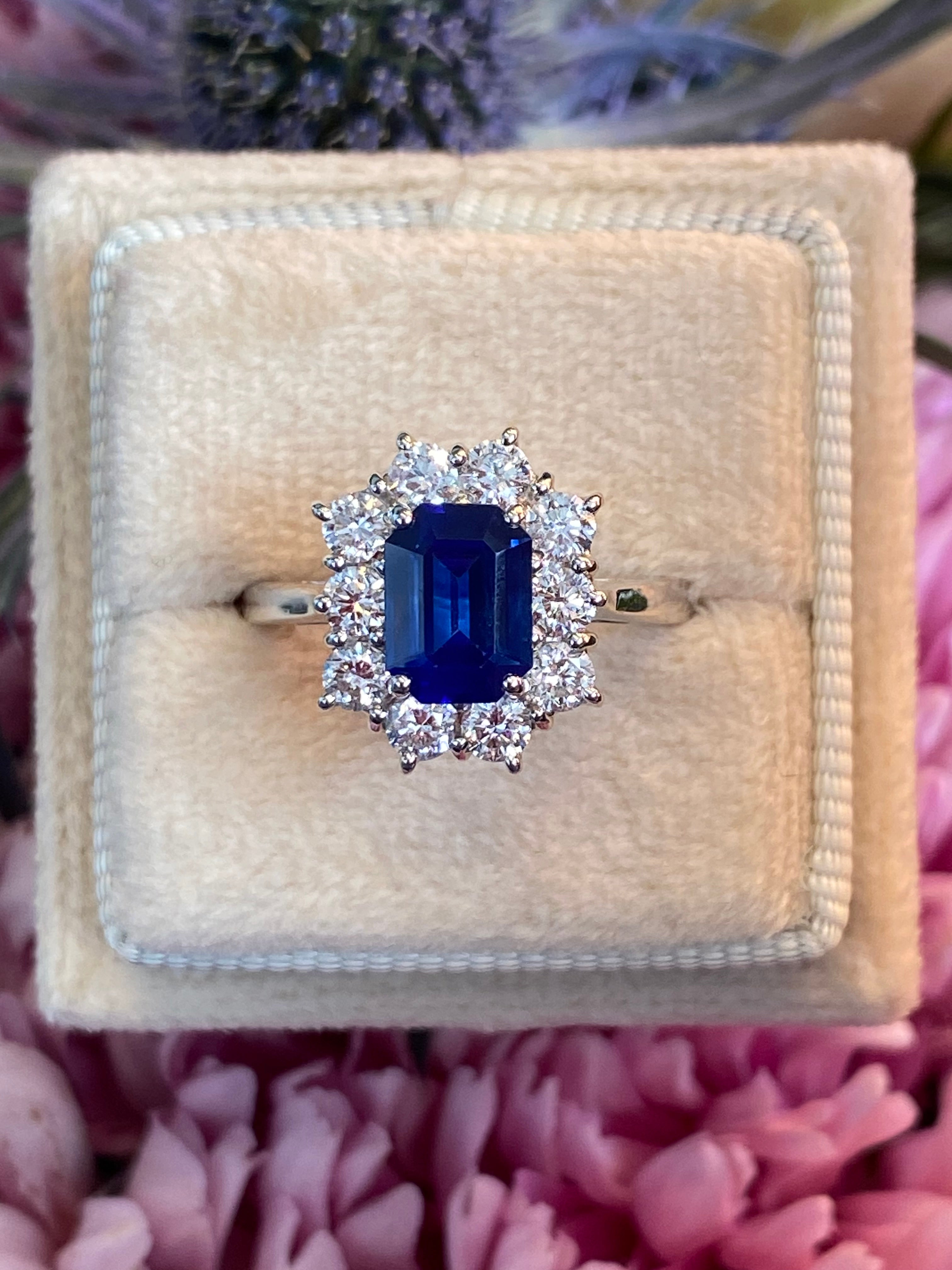Extraordinary Ceylon Sapphire and Diamond Ring in 18ct White Gold