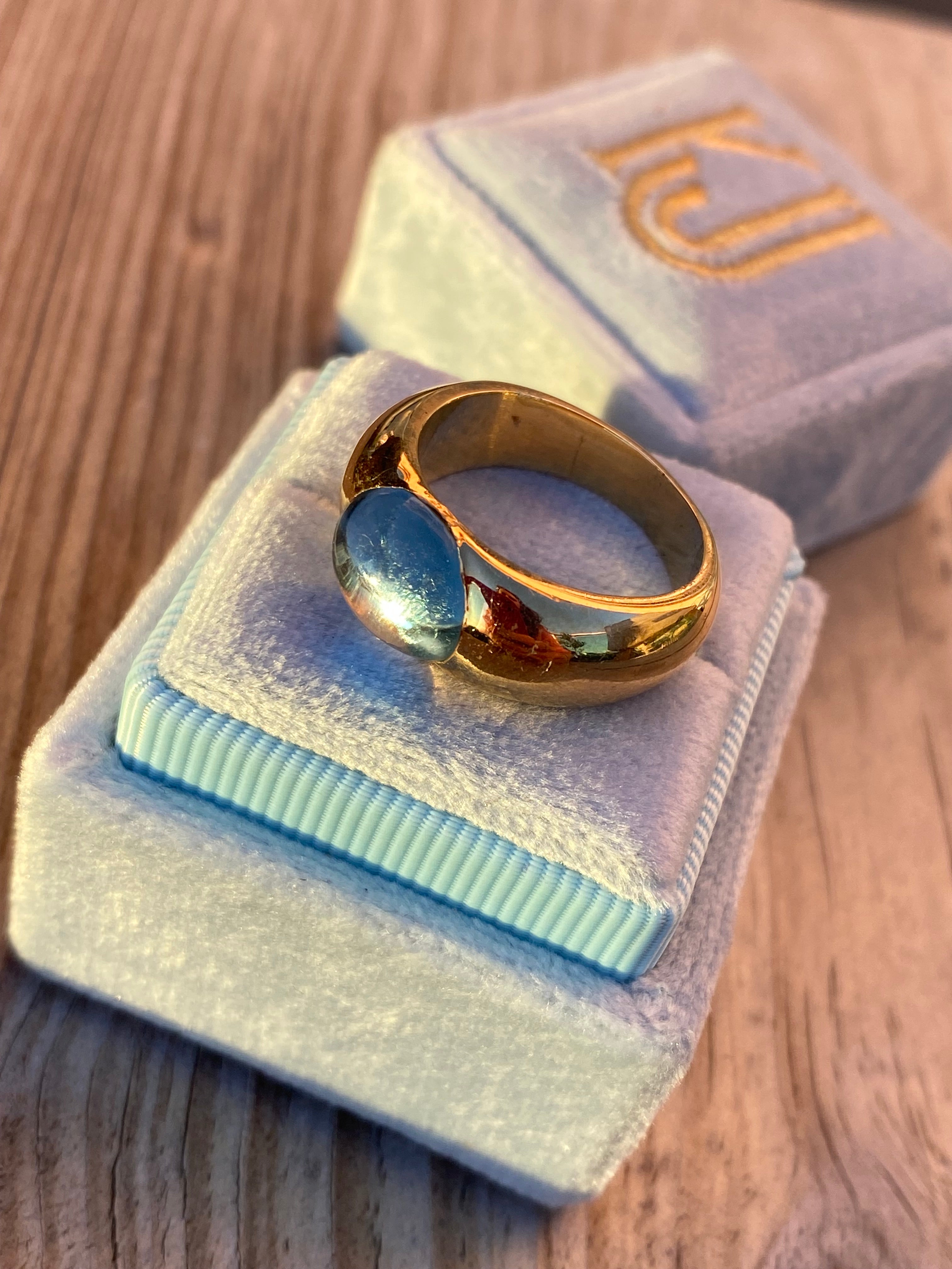 3.00 Carat East West Oval Cabochon Cut Aquamarine Vintage Solitaire Ring in 18ct Yellow Gold