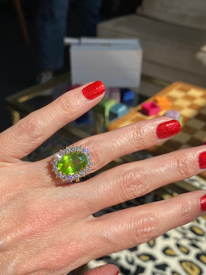 6.27 Carat Peridot and 1.28ctw Natural Diamond Ring in 18ct Yellow Gold