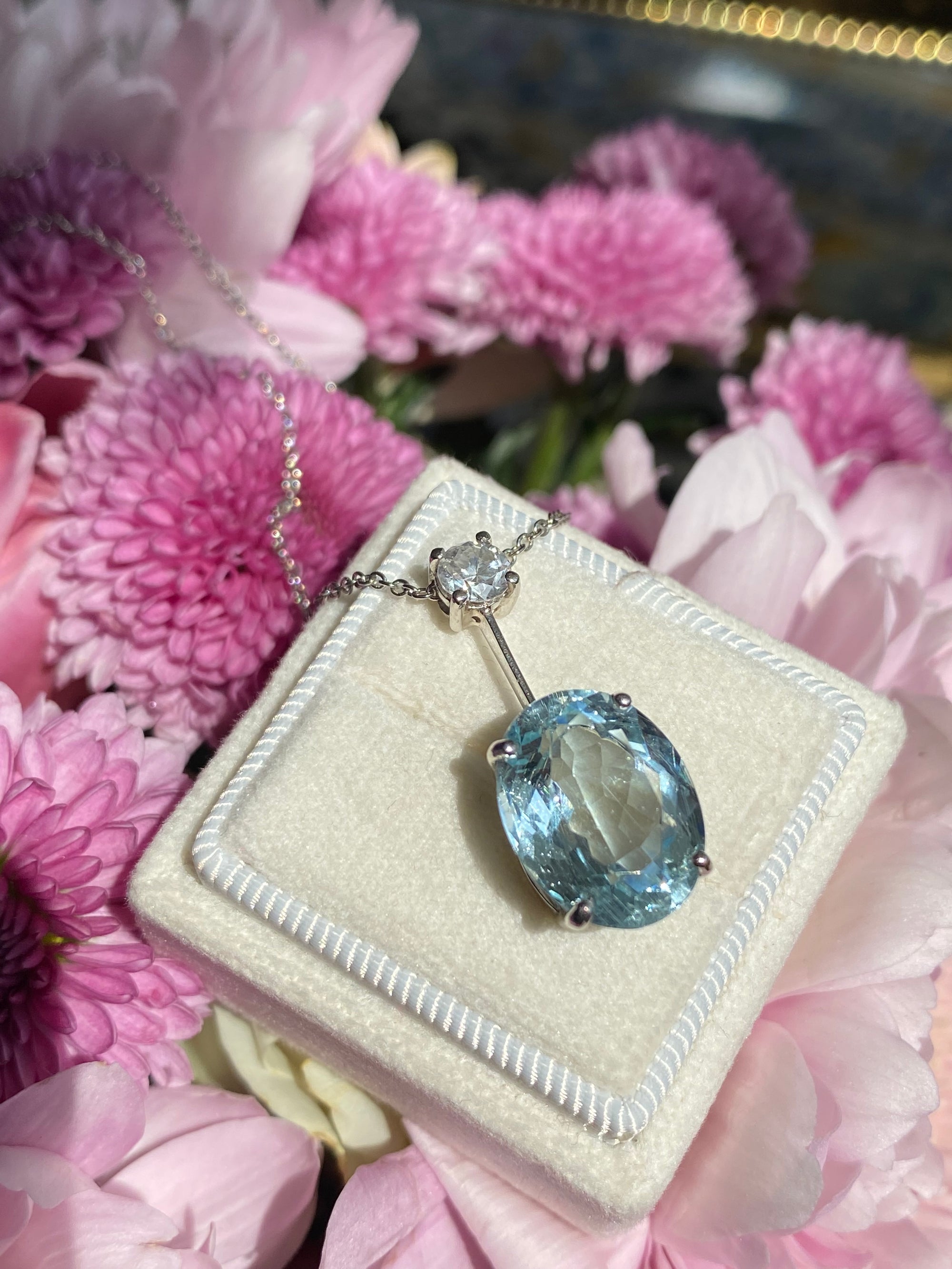 7.12 Carat Aquamarine and 0.42ct Natural Diamond Necklace in Platinum