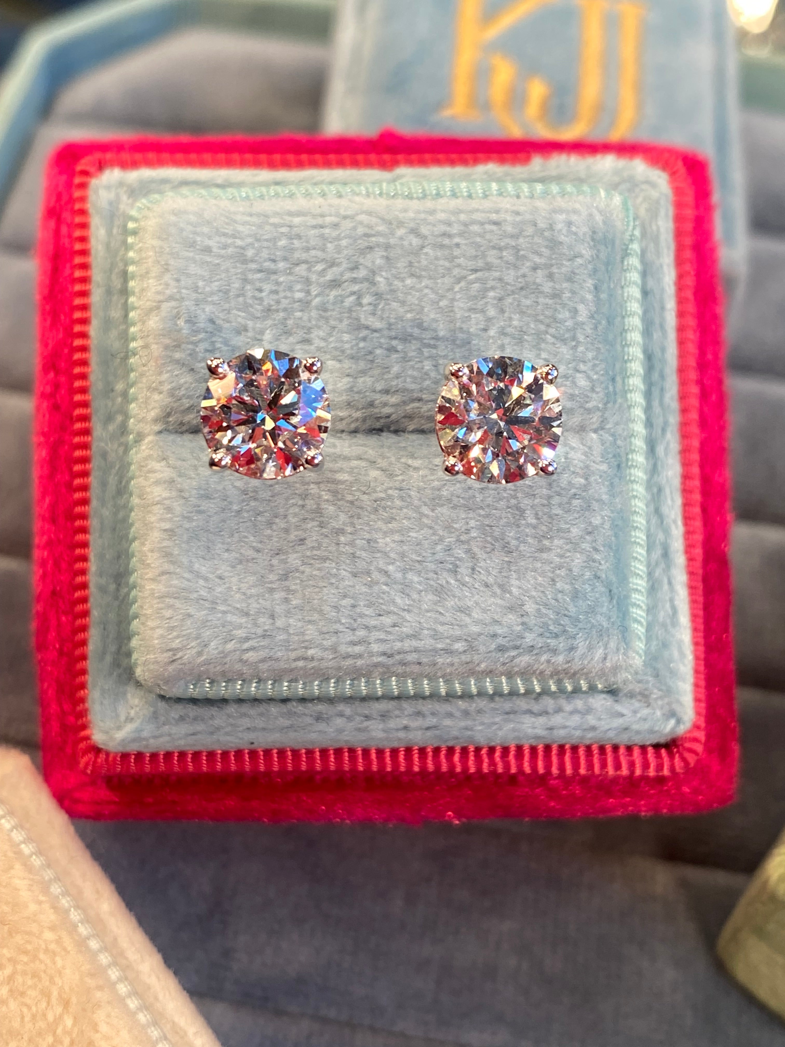 3.00ctw Round Brilliant Lab Grown Diamond Stud Earrings in 9ct White / Yellow Gold, F/G Colour / VS Clarity