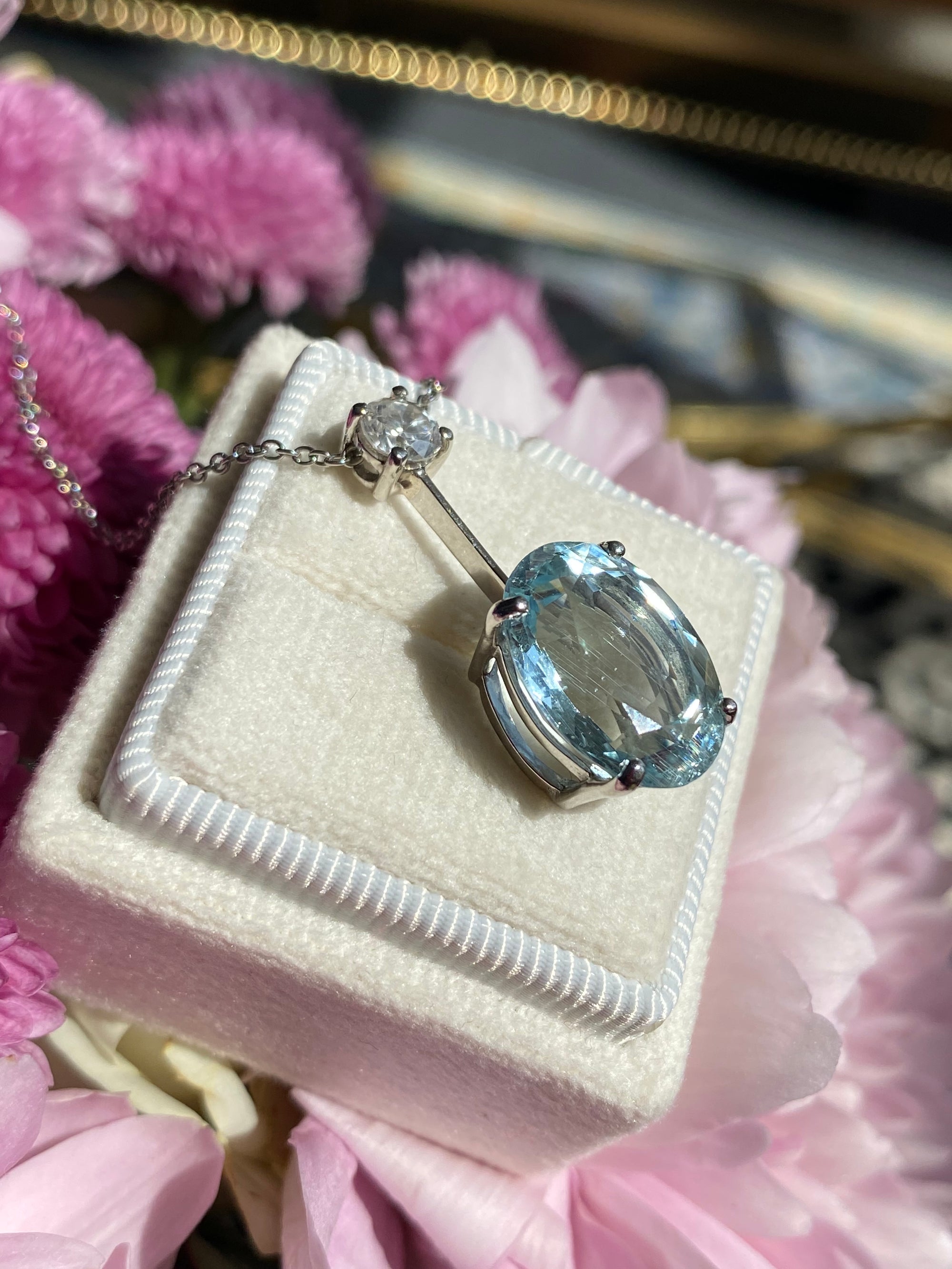 7.12 Carat Aquamarine and 0.42ct Natural Diamond Necklace in Platinum