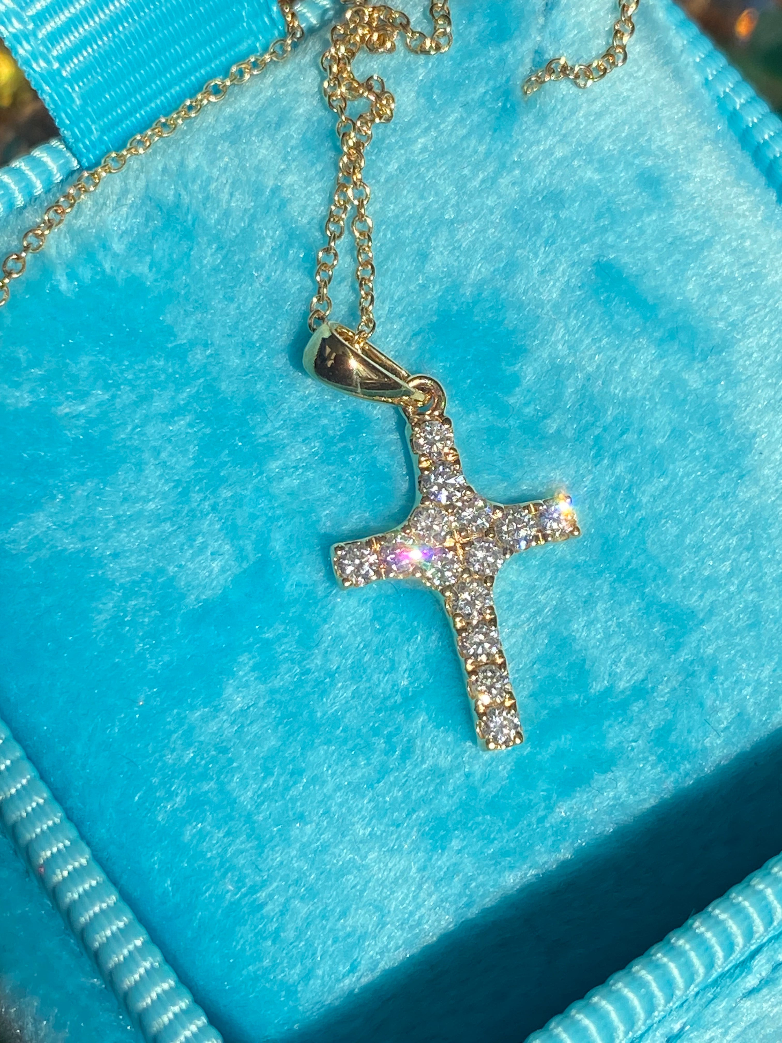 0.26 CTW Natural Diamond Cross in 18ct Yellow Gold