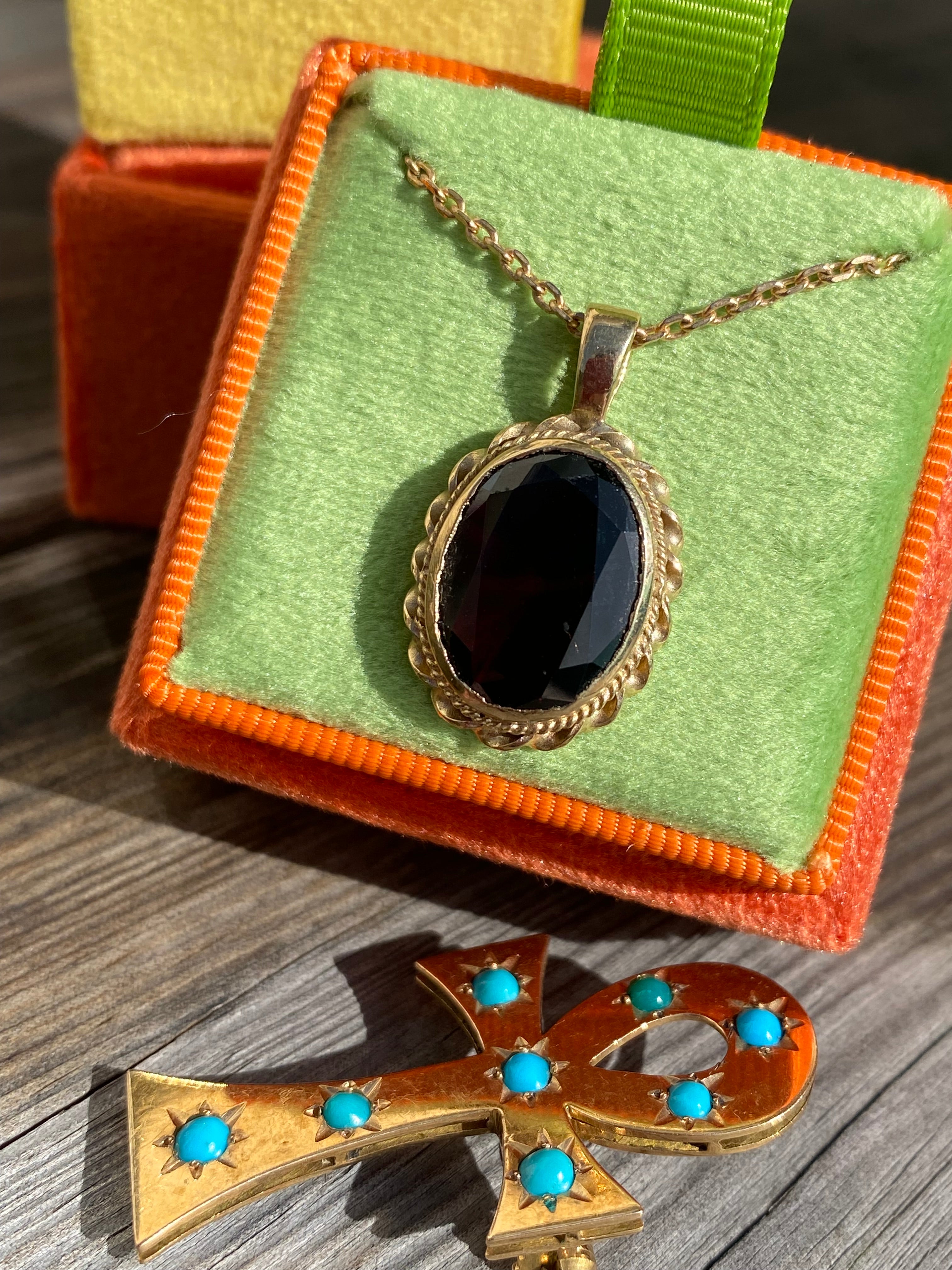 Vintage 10.00 Carat Garnet Pendant Necklace in 9ct Yellow Gold