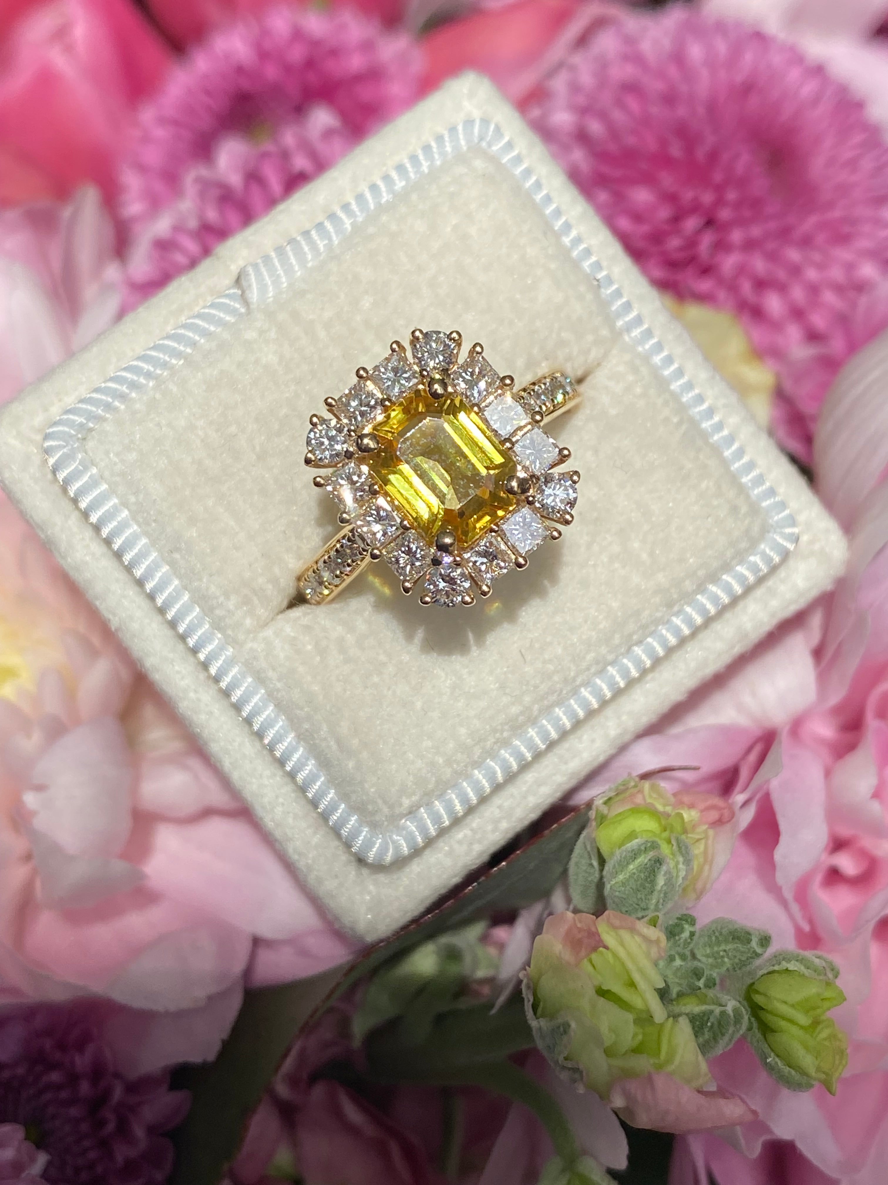 1.91 Carat Yellow Sapphire and 1.04 ctw Natural Diamond Ring in 18ct Yellow Gold
