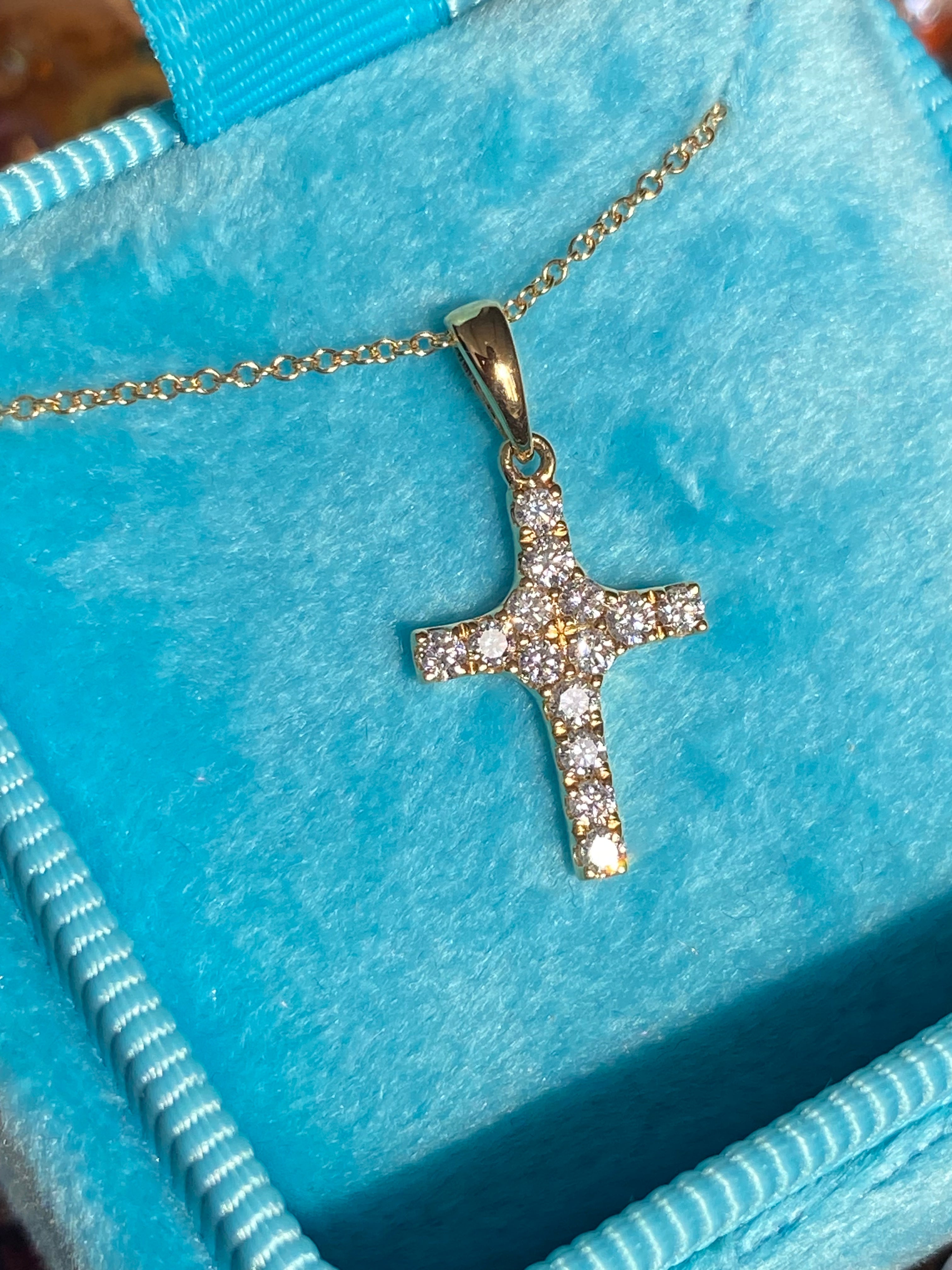 0.26 CTW Natural Diamond Cross in 18ct Yellow Gold