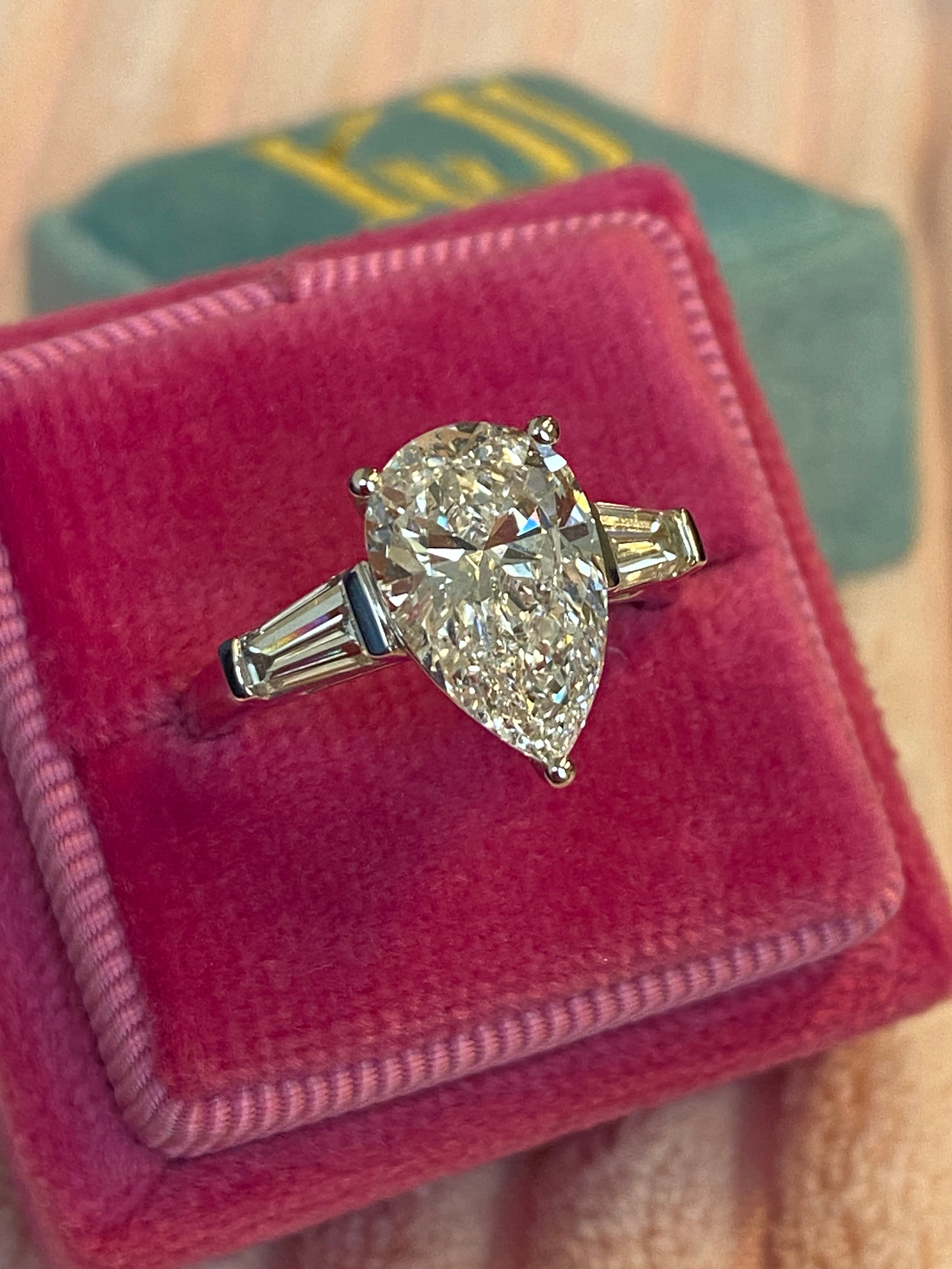 3.77 CTW Pear Cut D Colour VS1 Lab Diamond Engagement Ring in Platinum