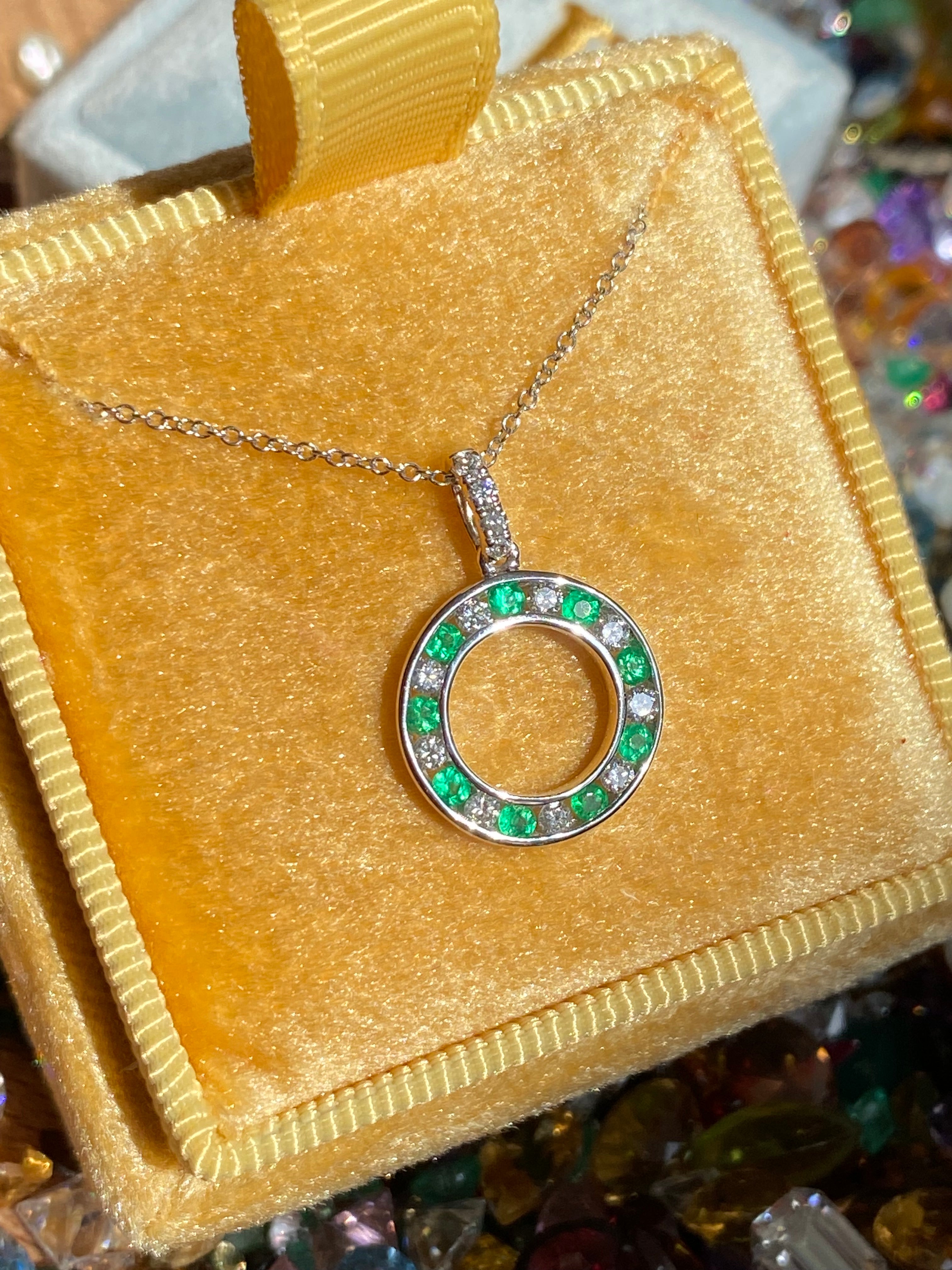 Beautiful Emerald and Natural Diamond Pendant Necklace in 18ct White Gold