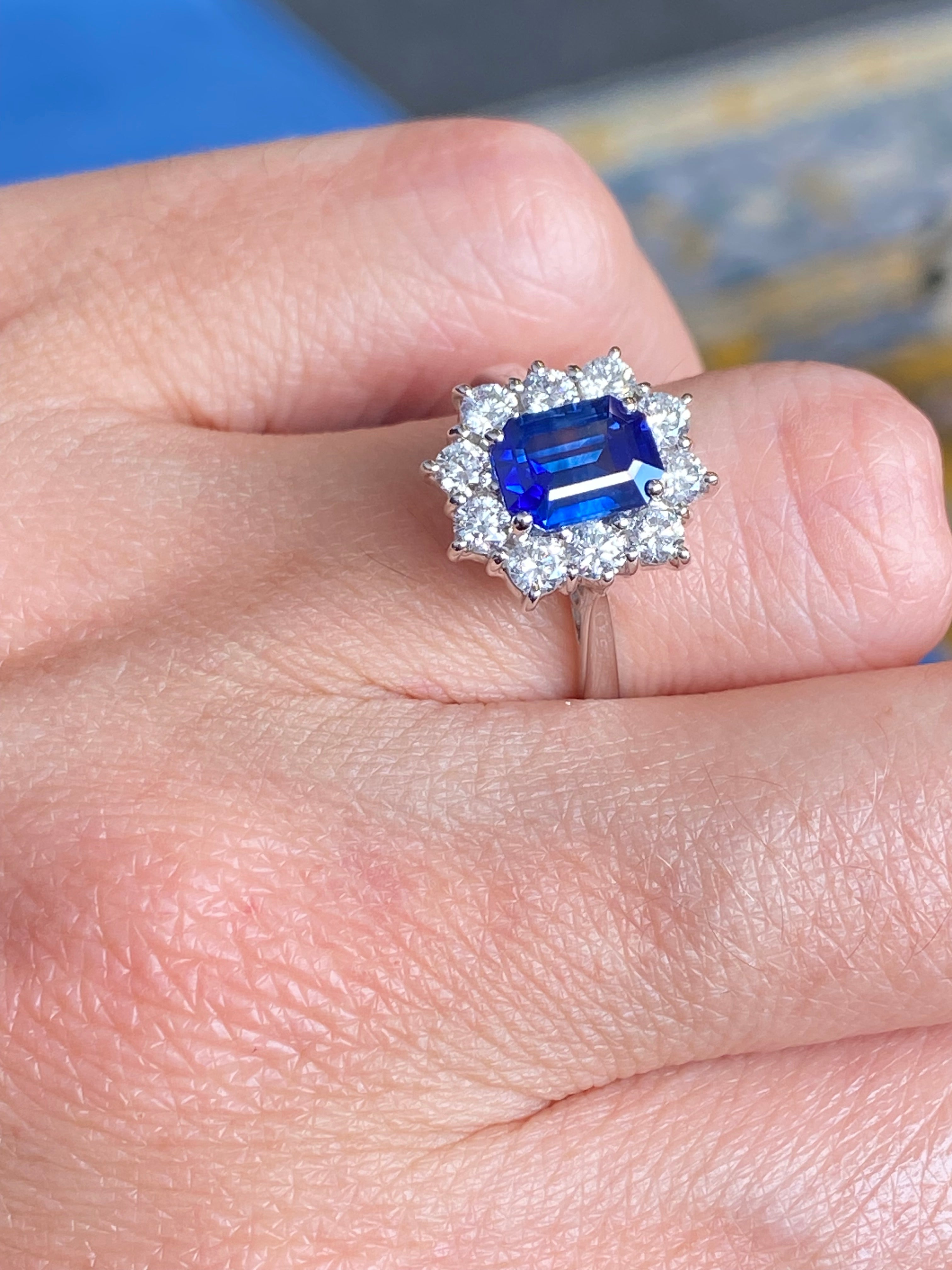 Extraordinary Ceylon Sapphire and Diamond Ring in 18ct White Gold