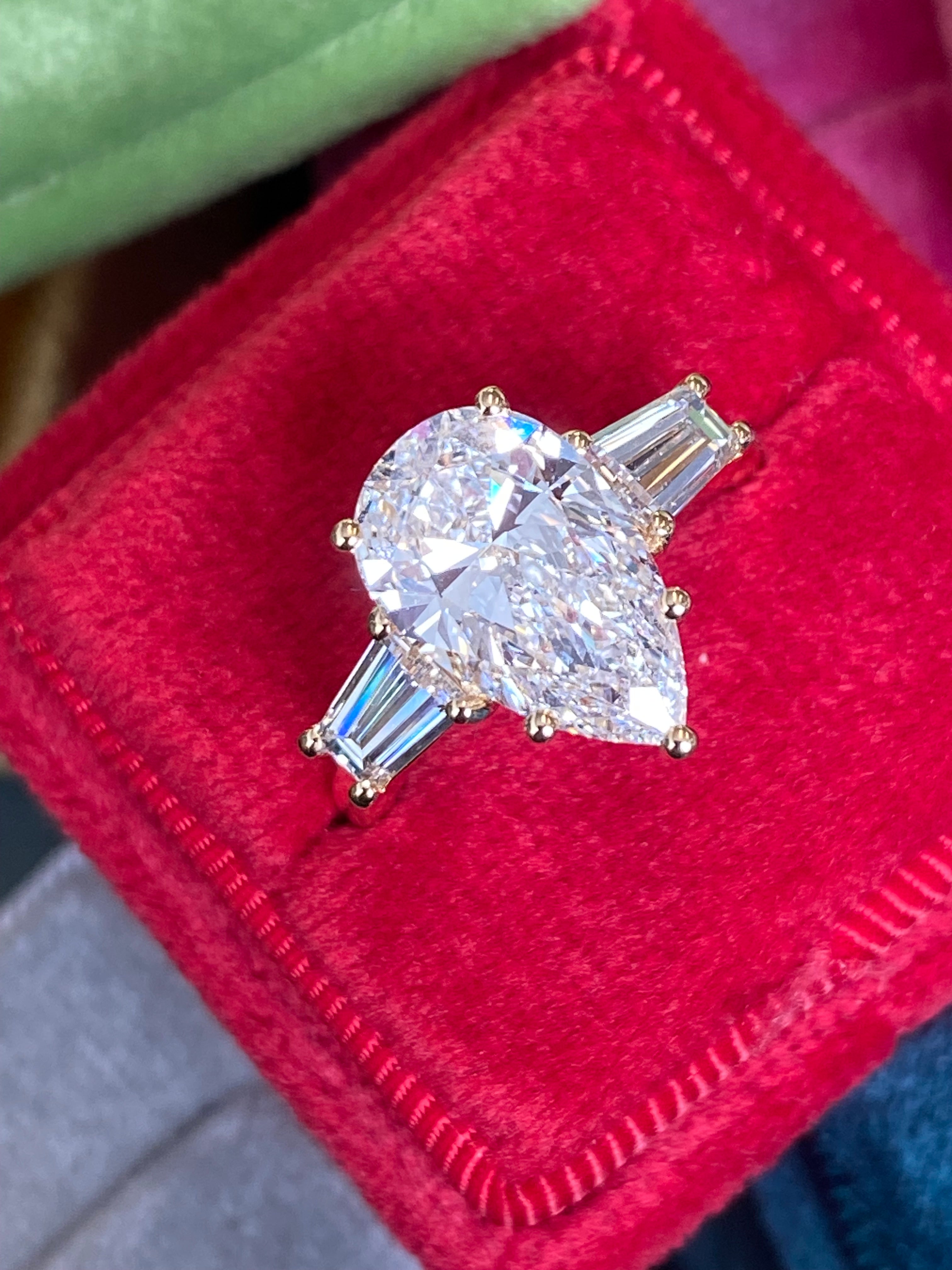 3.95 CTW Pear Cut D Colour VS1 Lab Diamond Engagement Ring in 18ct Yellow Gold