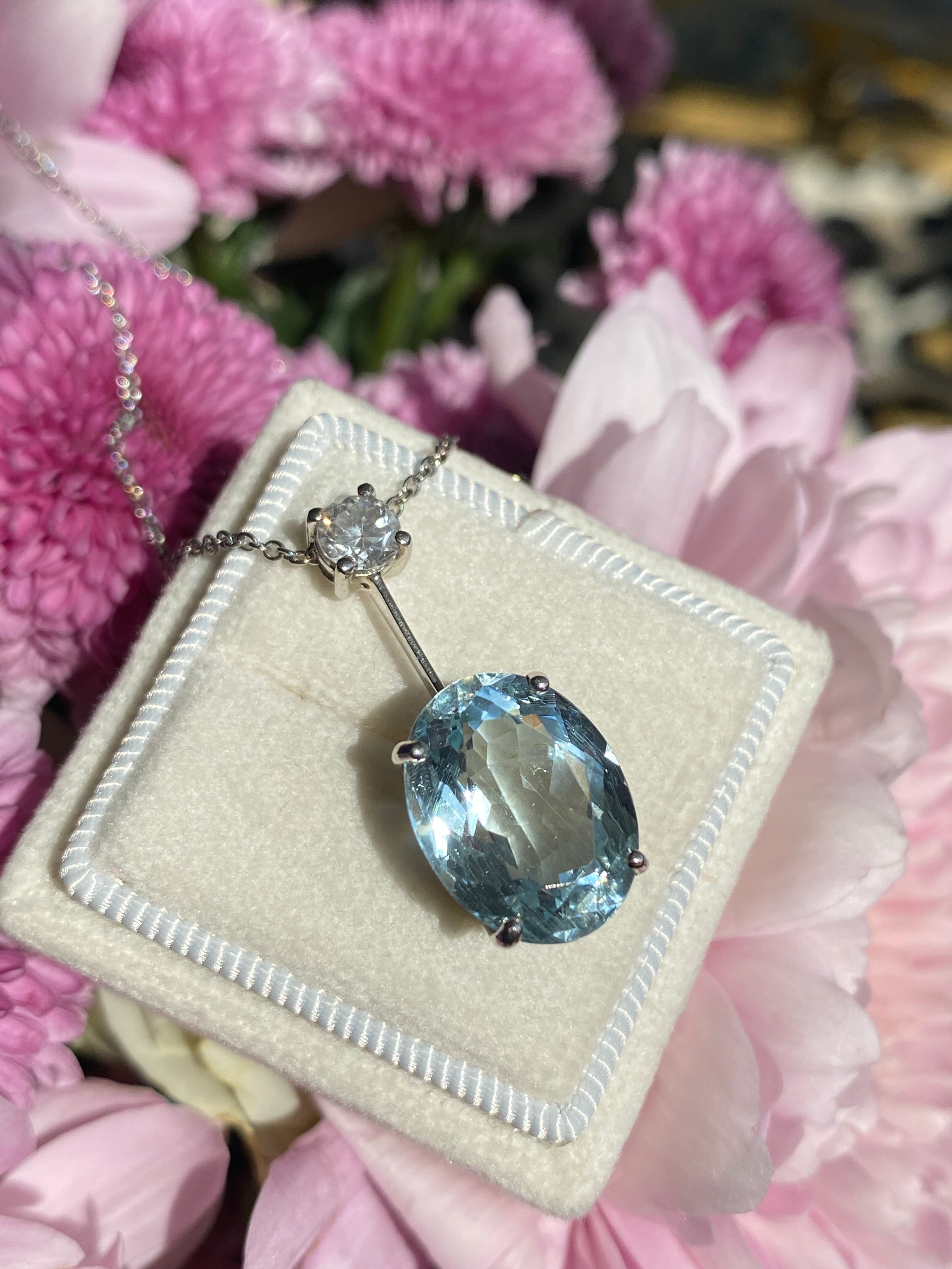 7.12 Carat Aquamarine and 0.42ct Natural Diamond Necklace in Platinum