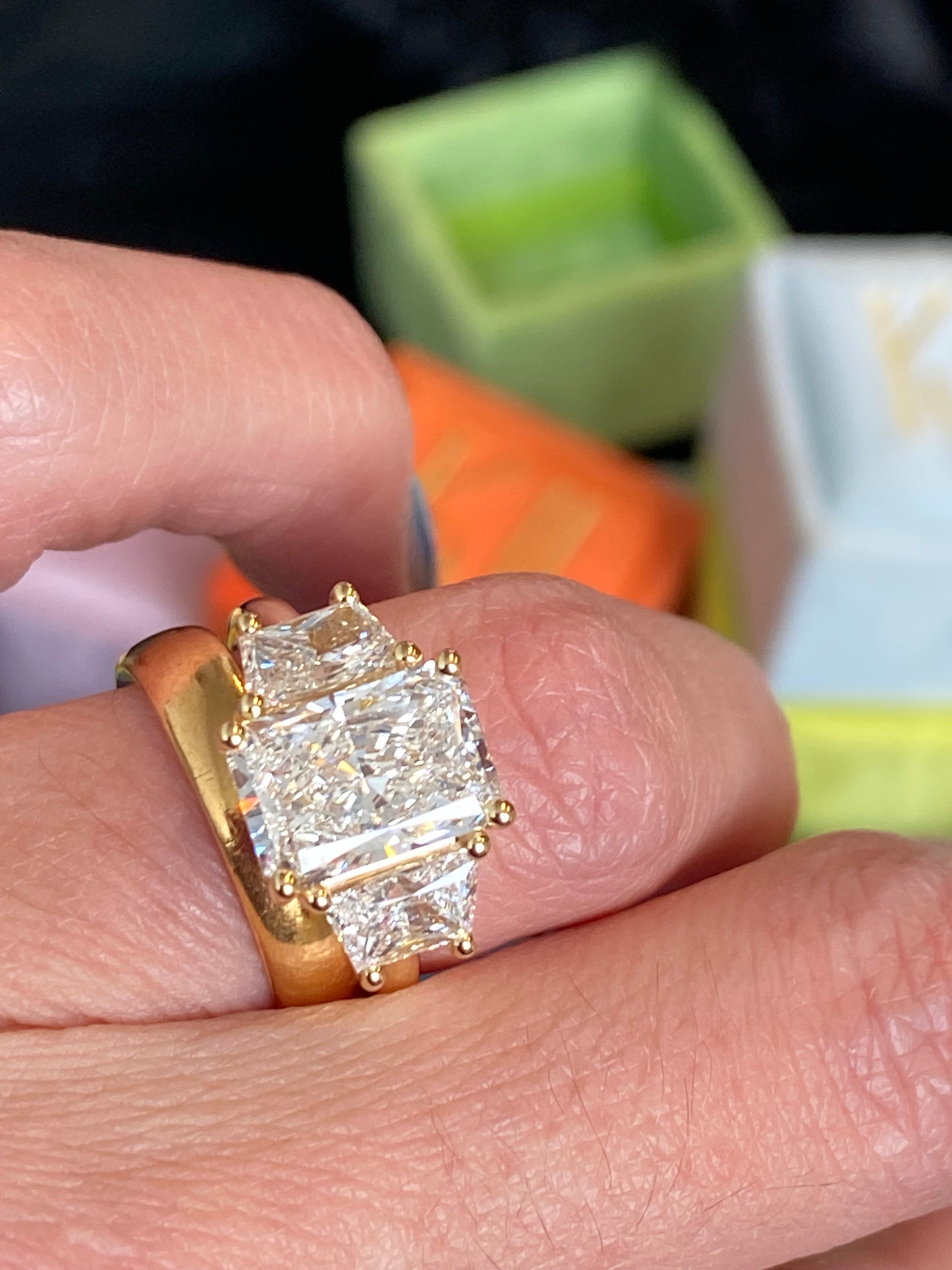 4.28 CTW Radiant Cut D Colour VS2 Lab Diamond Engagement Ring in 18ct Yellow Gold