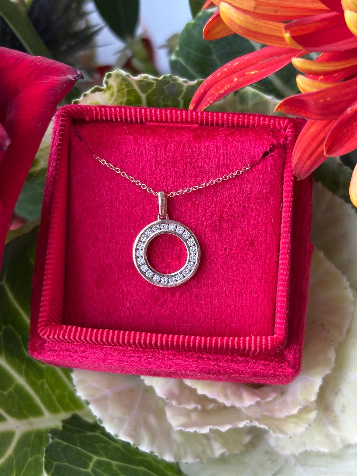 Beautiful Natural Diamond Pendant Necklace in 18ct Rose Gold