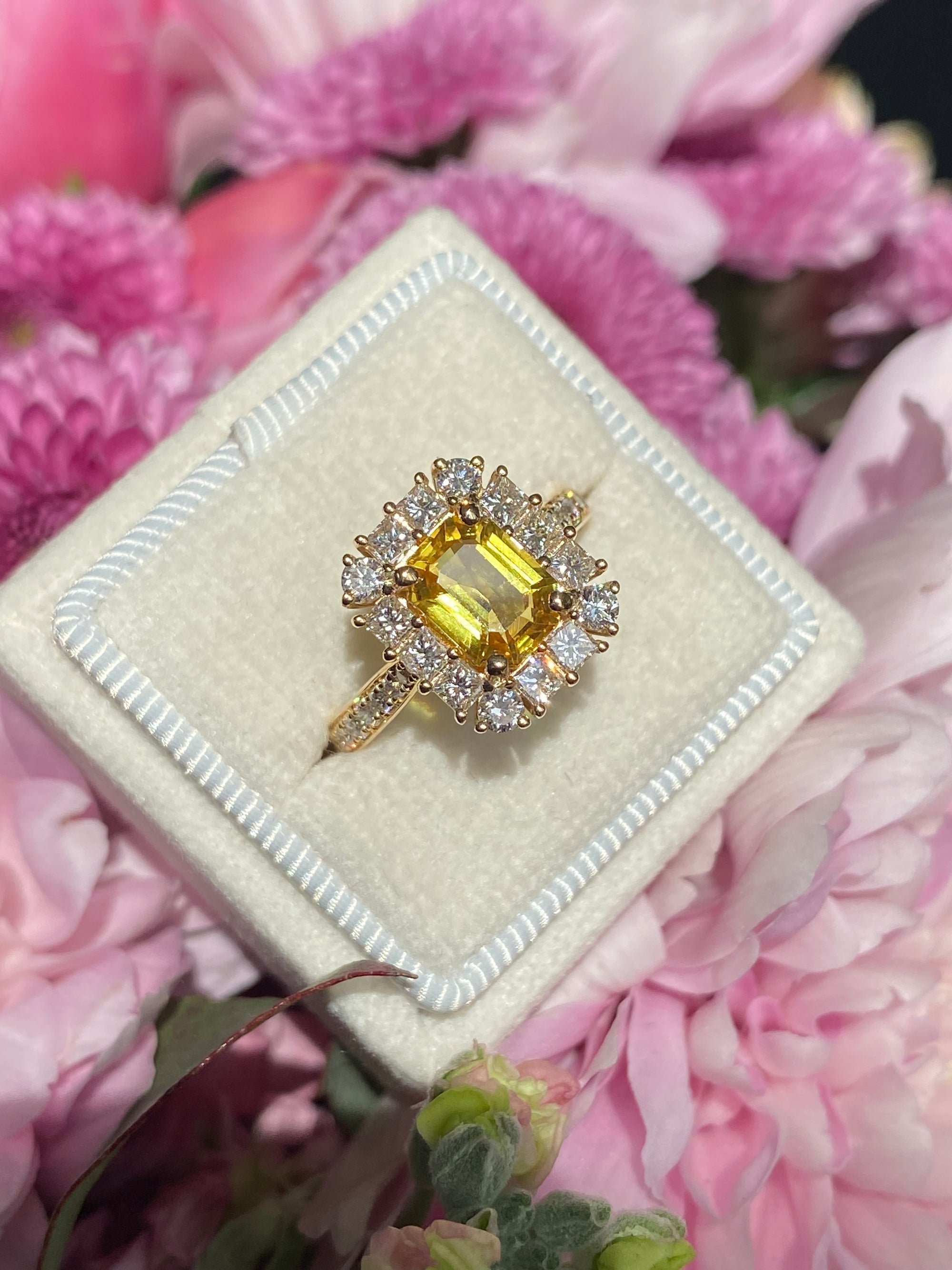 1.91 Carat Yellow Sapphire and 1.04 ctw Natural Diamond Ring in 18ct Yellow Gold