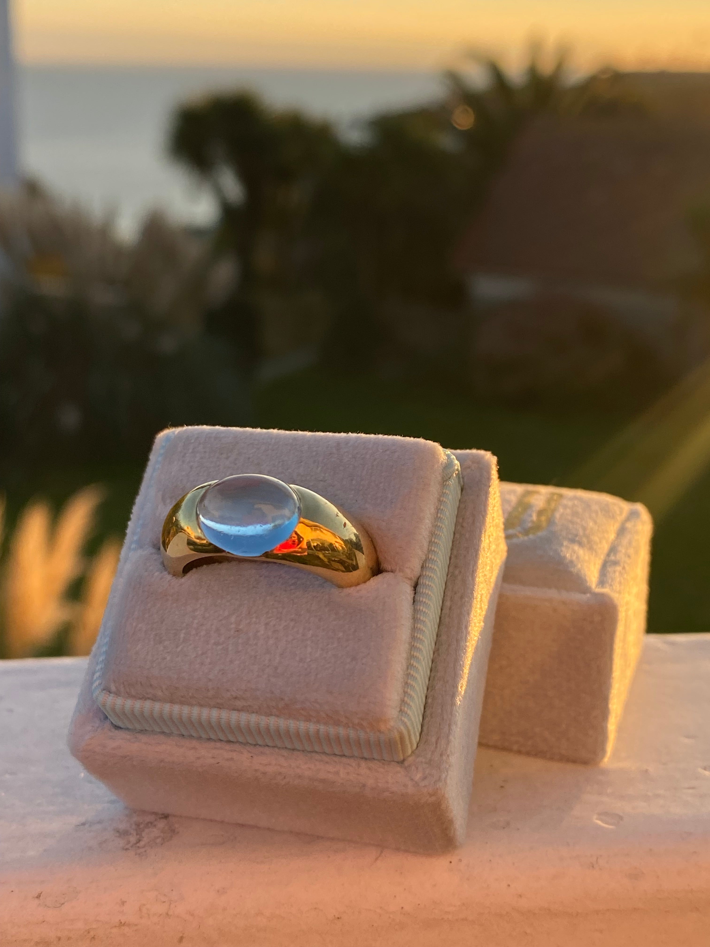 3.00 Carat East West Oval Cabochon Cut Aquamarine Vintage Solitaire Ring in 18ct Yellow Gold