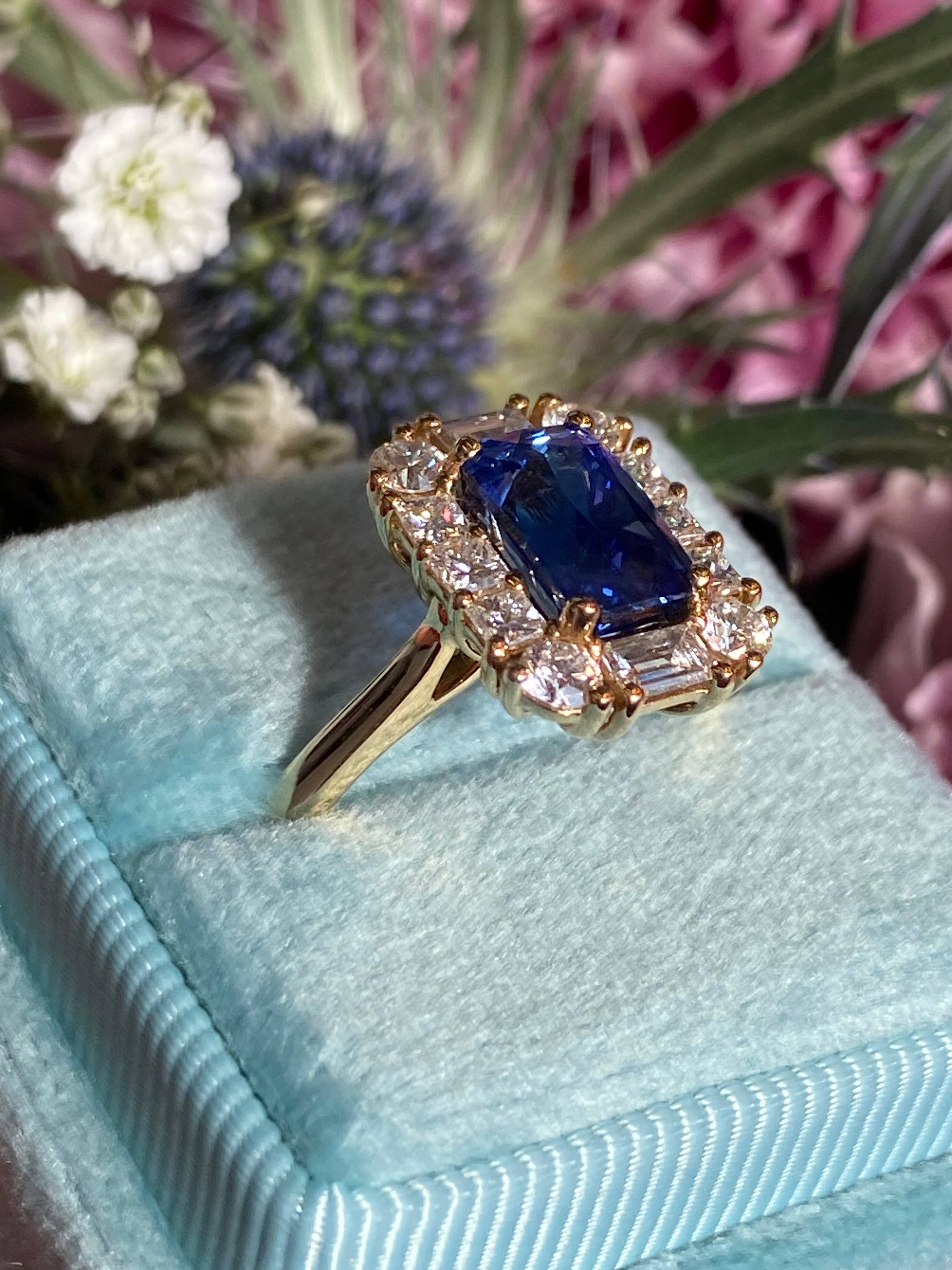 2.55 Carat Radiant Cut Ceylon Sapphire and 0.90 CTW Natural Diamond Ring in 18ct Yellow Gold