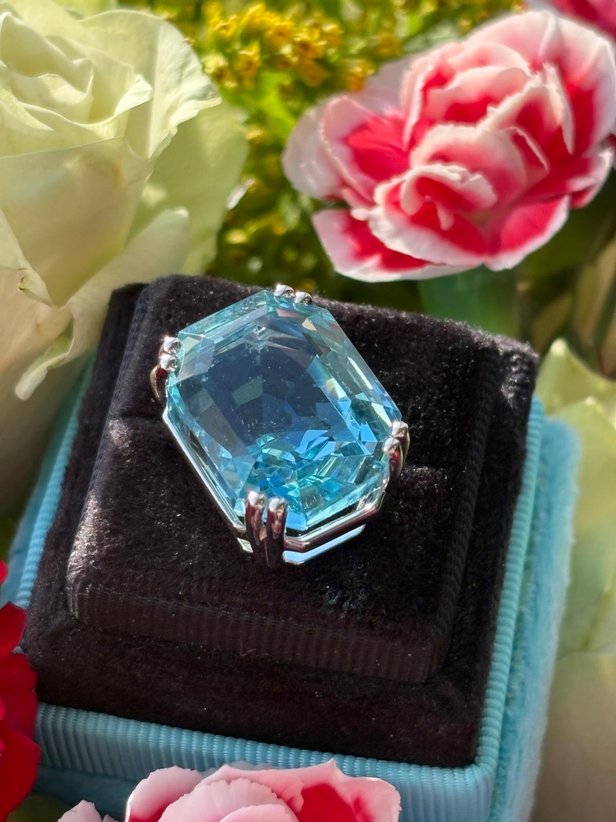 Certified 31.86 Carat Aquamarine Pendant in Platinum