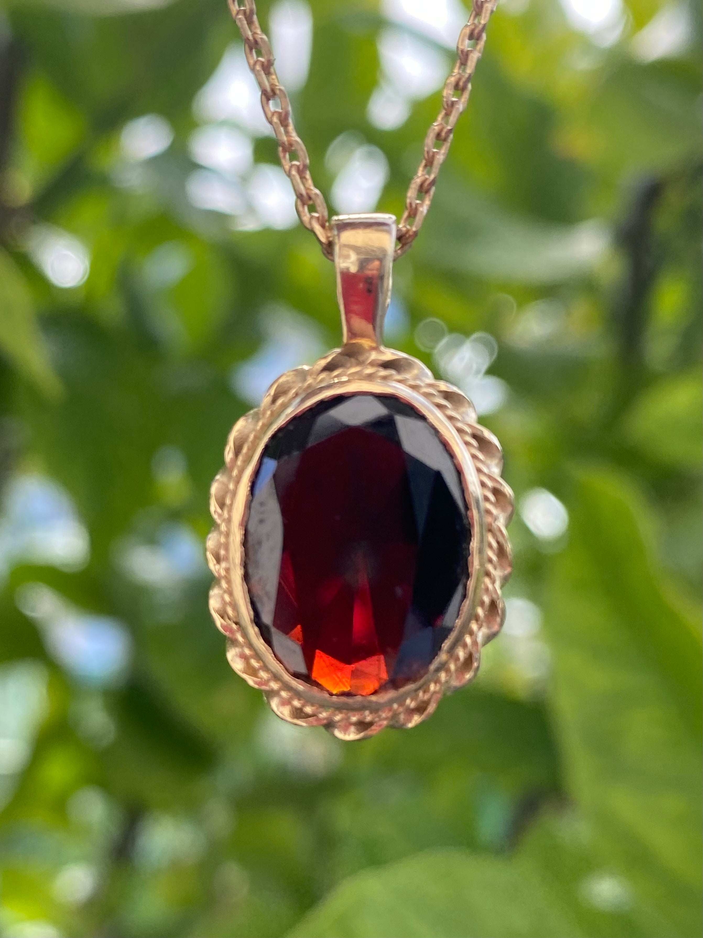 Vintage 10.00 Carat Garnet Pendant Necklace in 9ct Yellow Gold