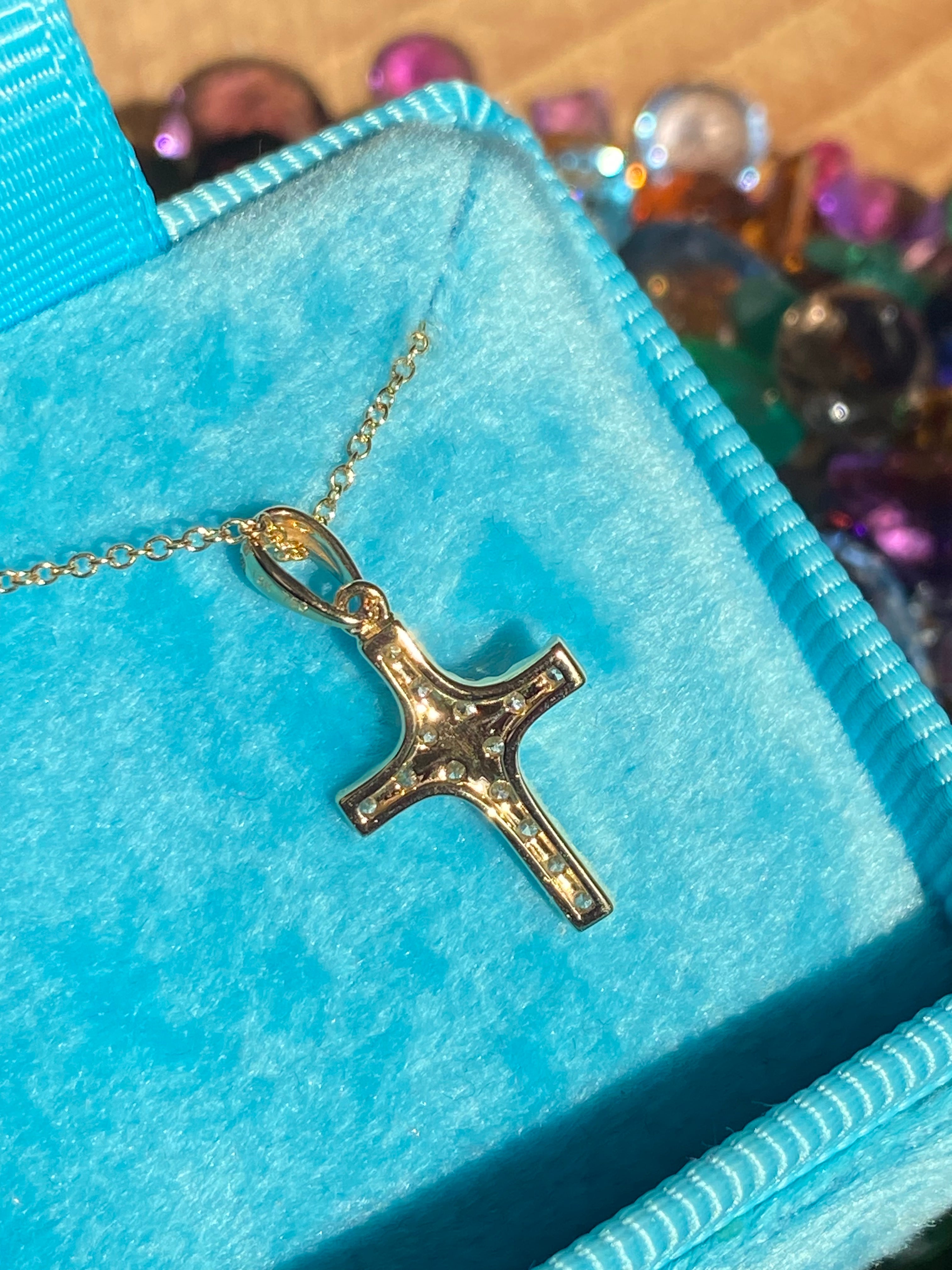 0.26 CTW Natural Diamond Cross in 18ct Yellow Gold